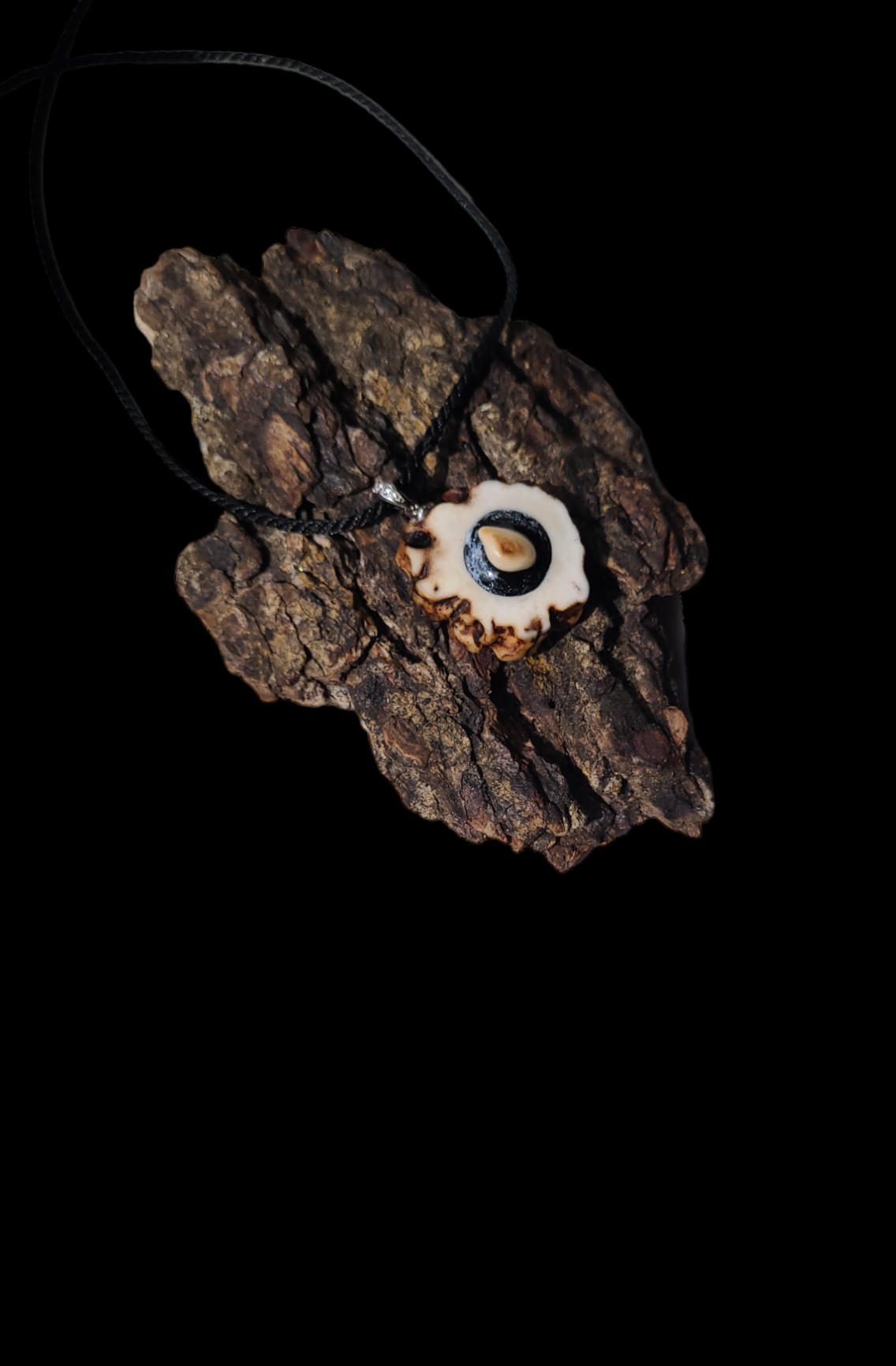 Kaklo papuošalas iš rago / Antler necklace