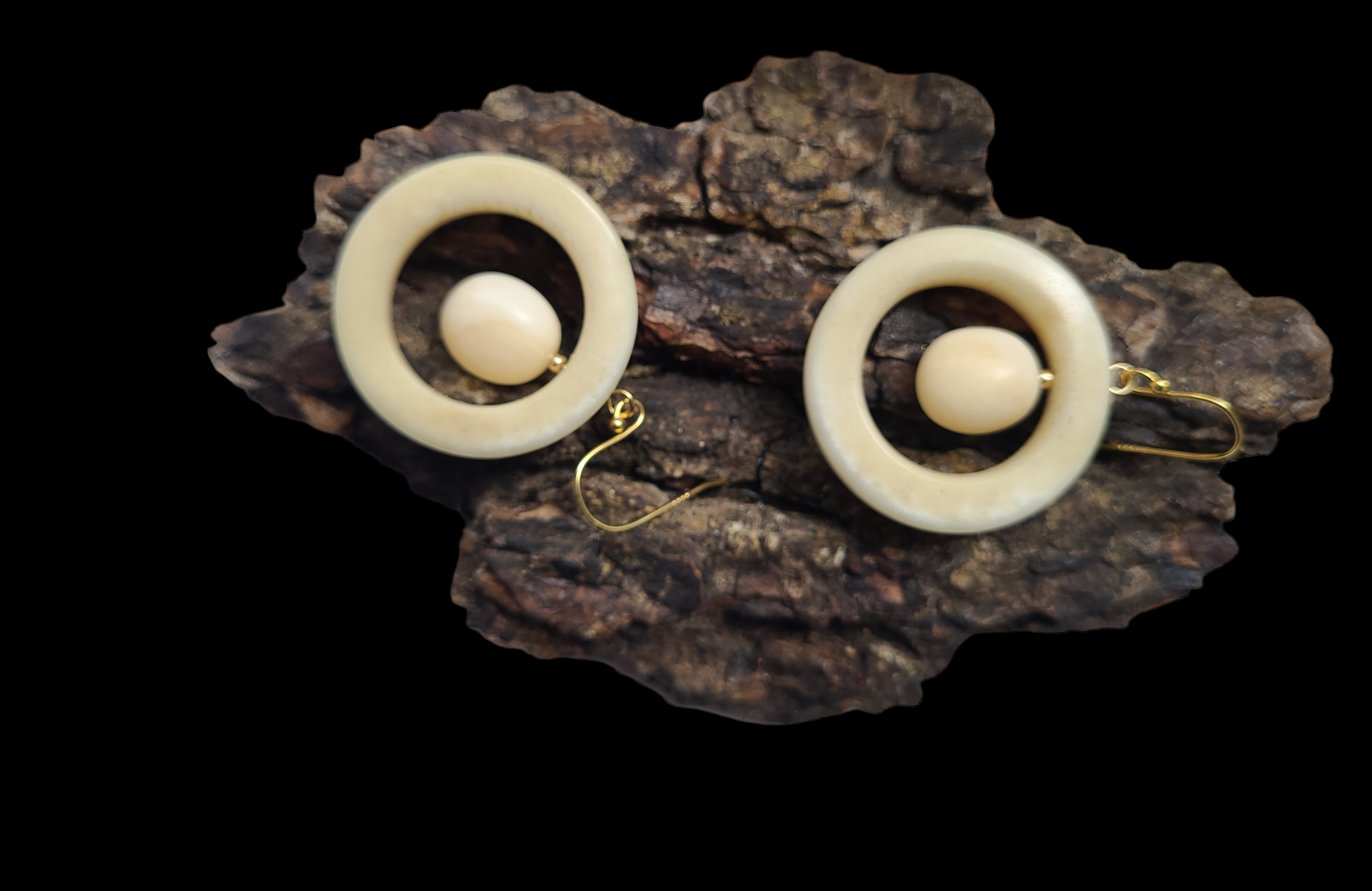 Auskarai iš tauriojo elnio rago / Red deer antler earrings