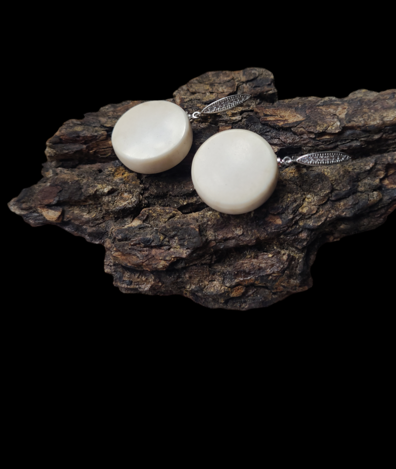 Auskarai iš briedžio rago / Moose antler earrings
