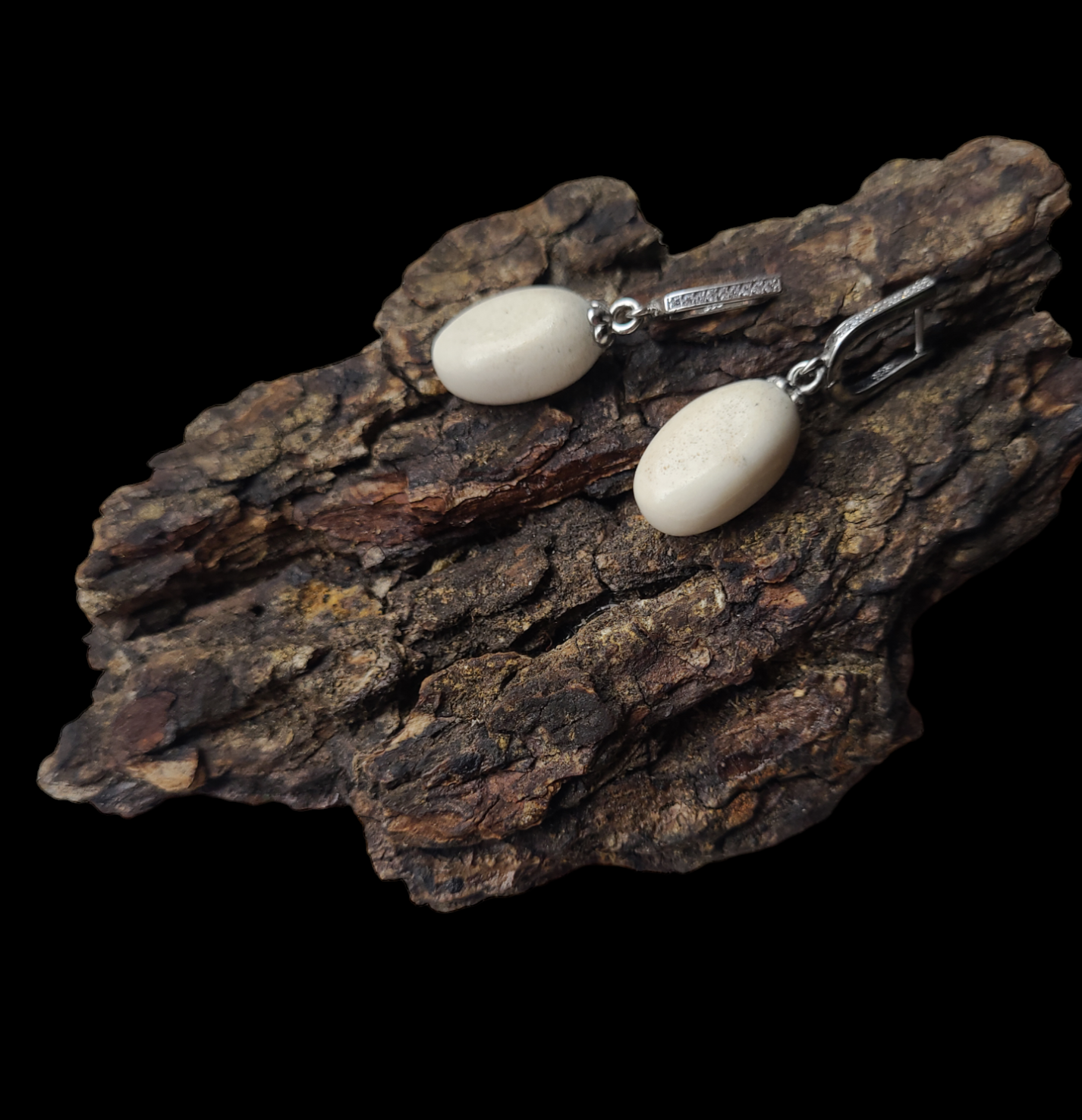 Auskarai iš briedžio rago / Moose antler earrings