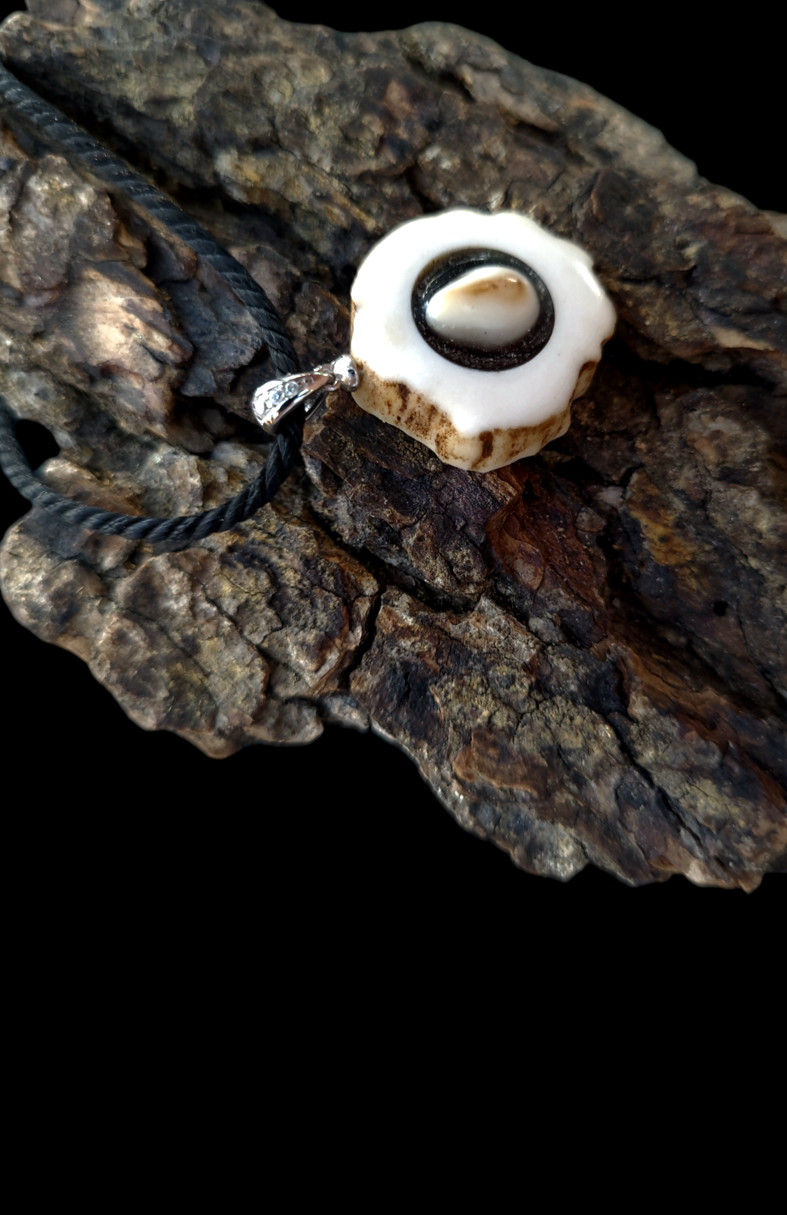 Pakabukas iš stirnino rago / Pendant of doe antler