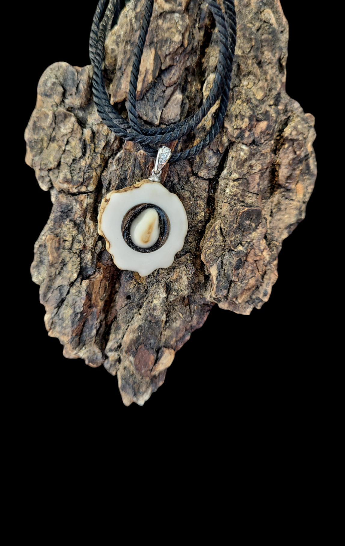Pakabukas iš stirnino rago / Pendant of doe antler