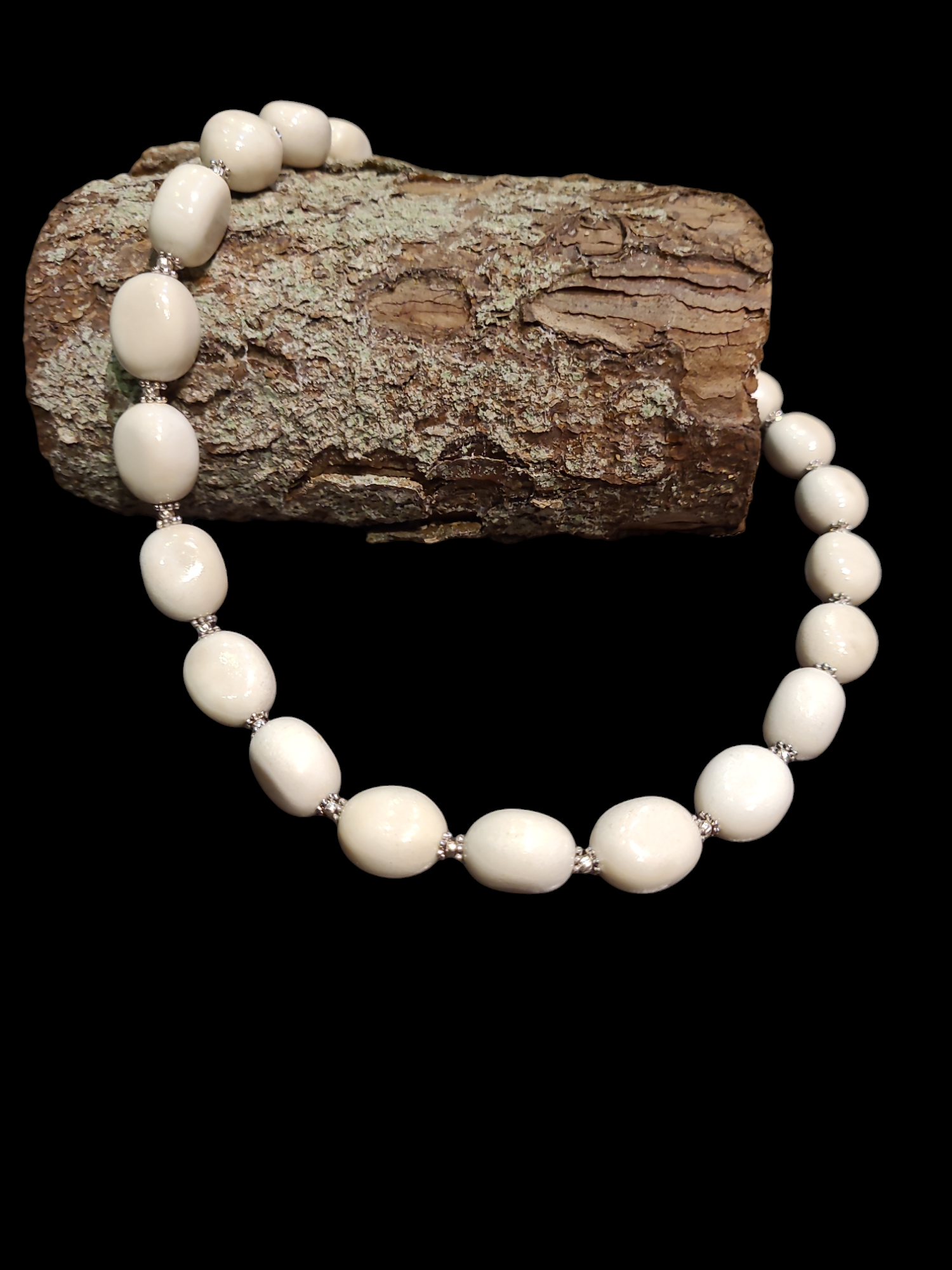 Vėrinys iš briedžio rago / Necklace or moose antler