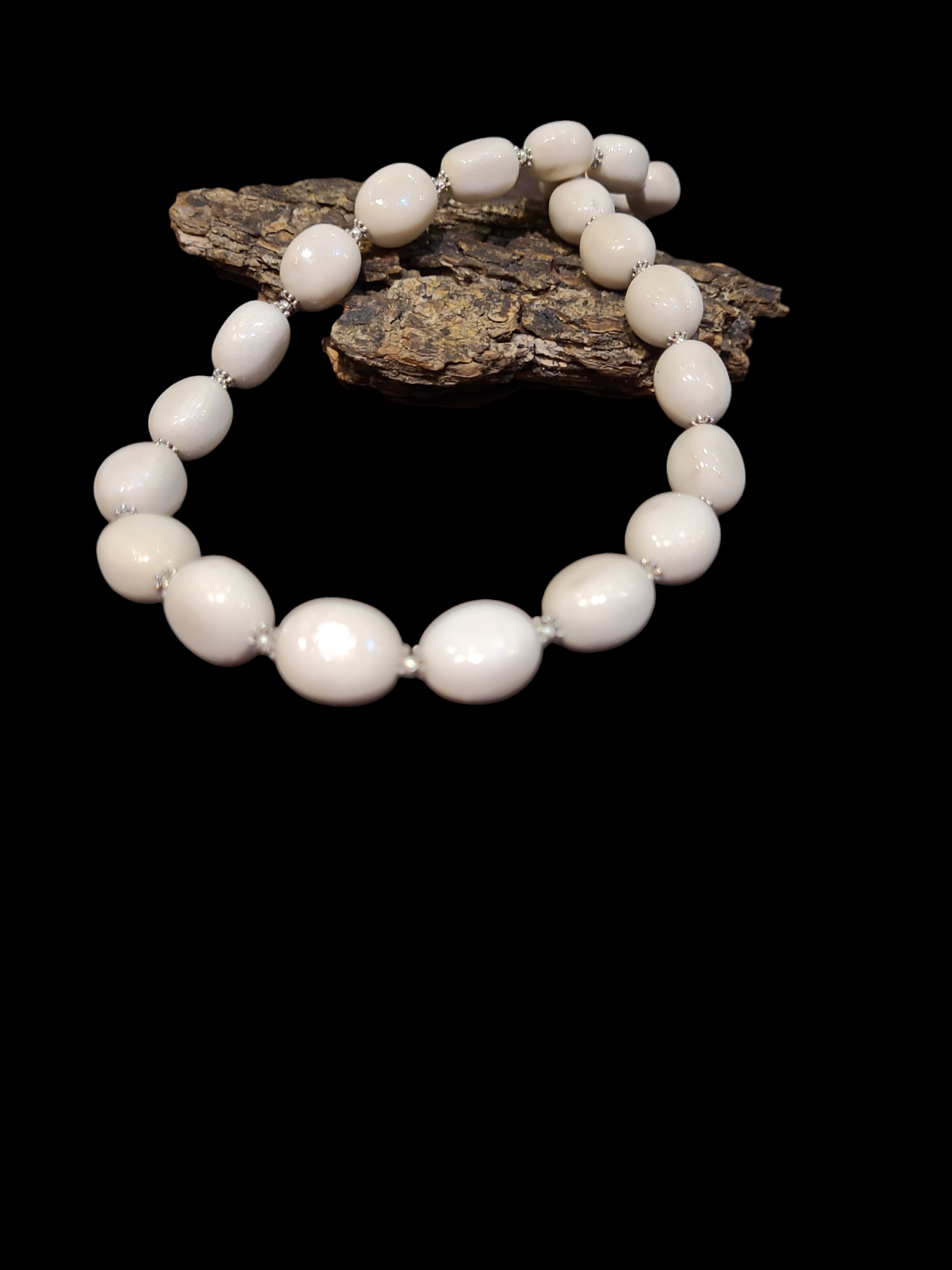 Vėrinys iš briedžio rago / Necklace or moose antler