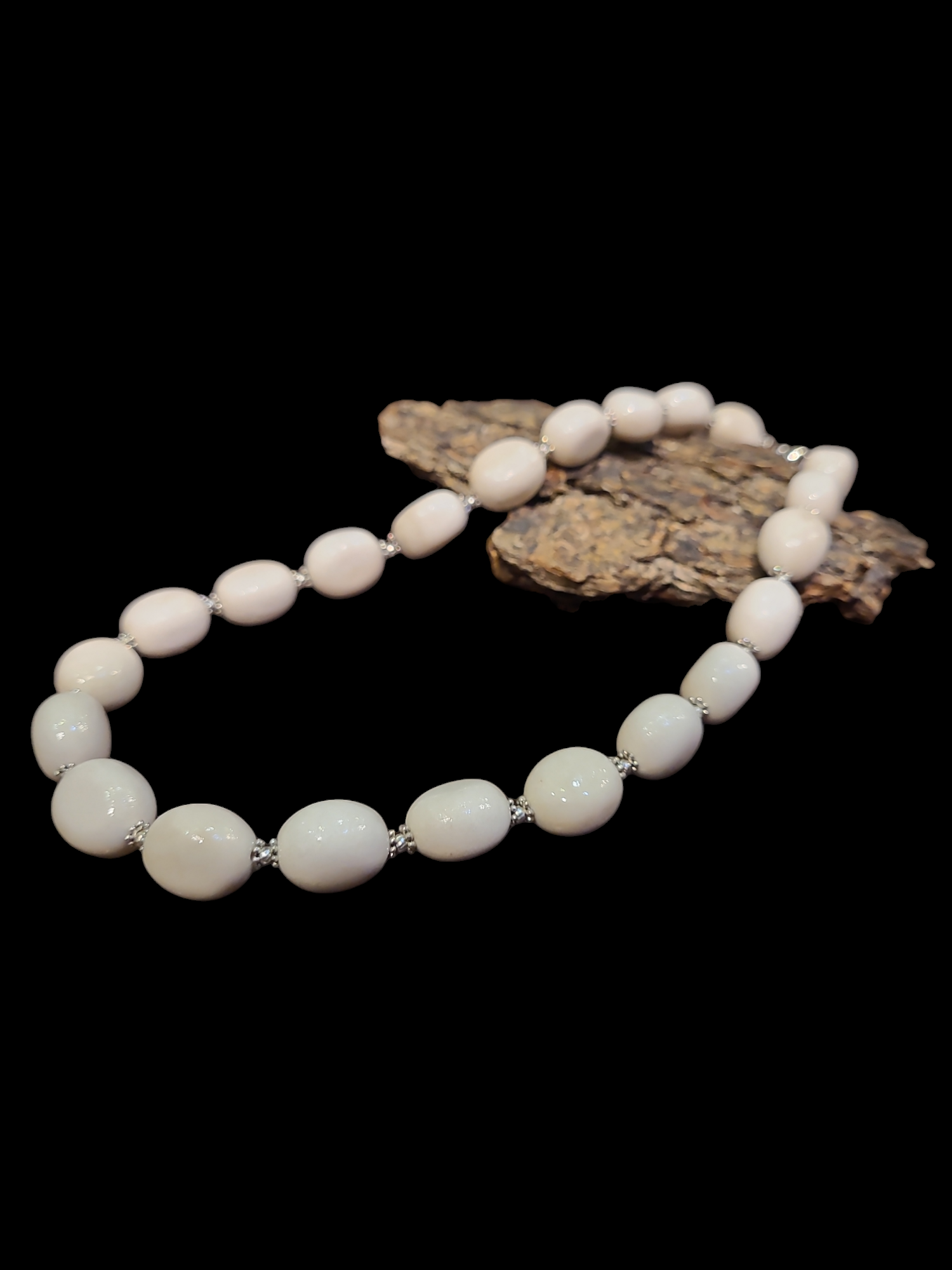 Vėrinys iš briedžio rago / Necklace or moose antler