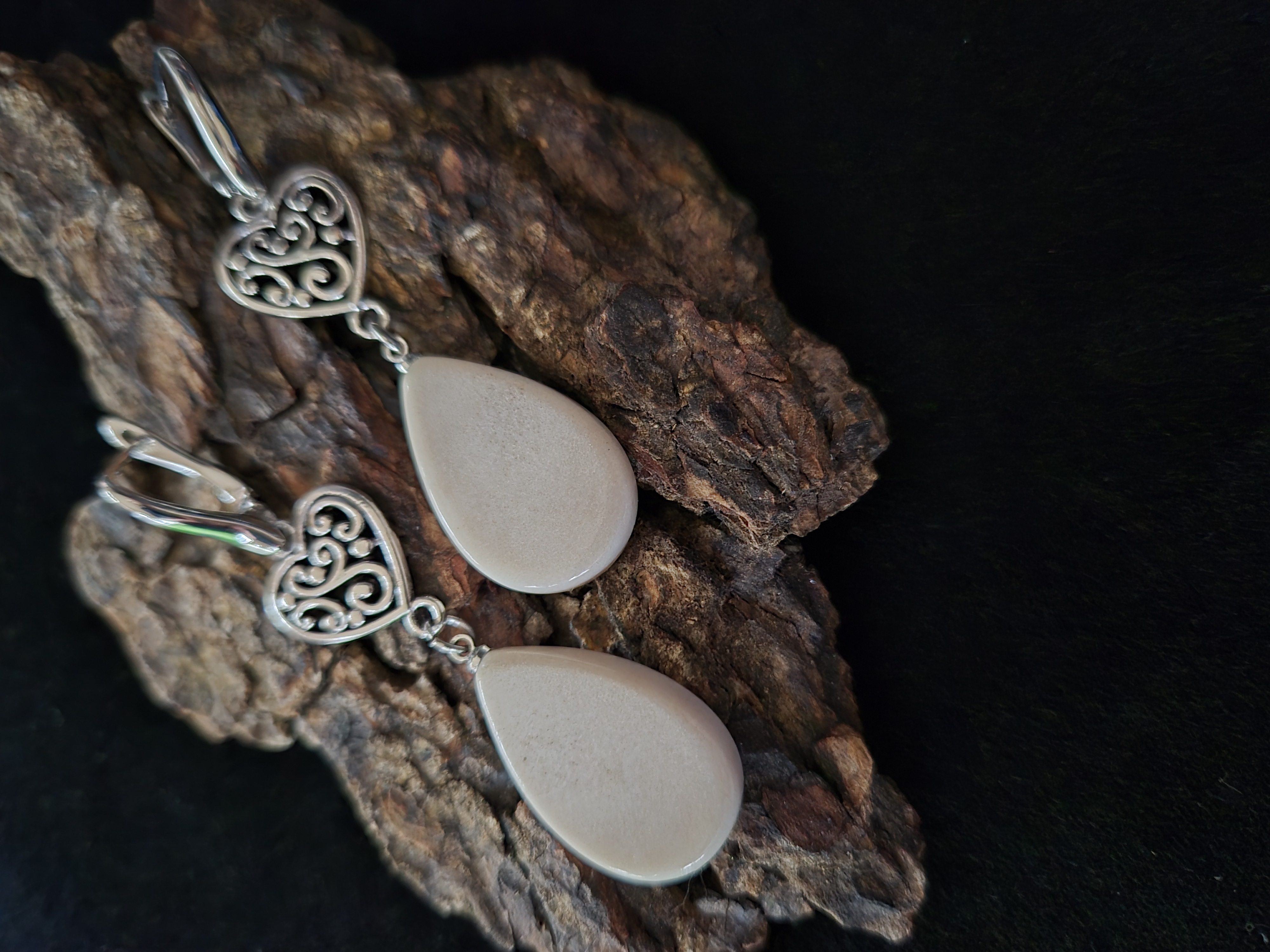 Auskarai iš briedžio rago / Moose antler earrings