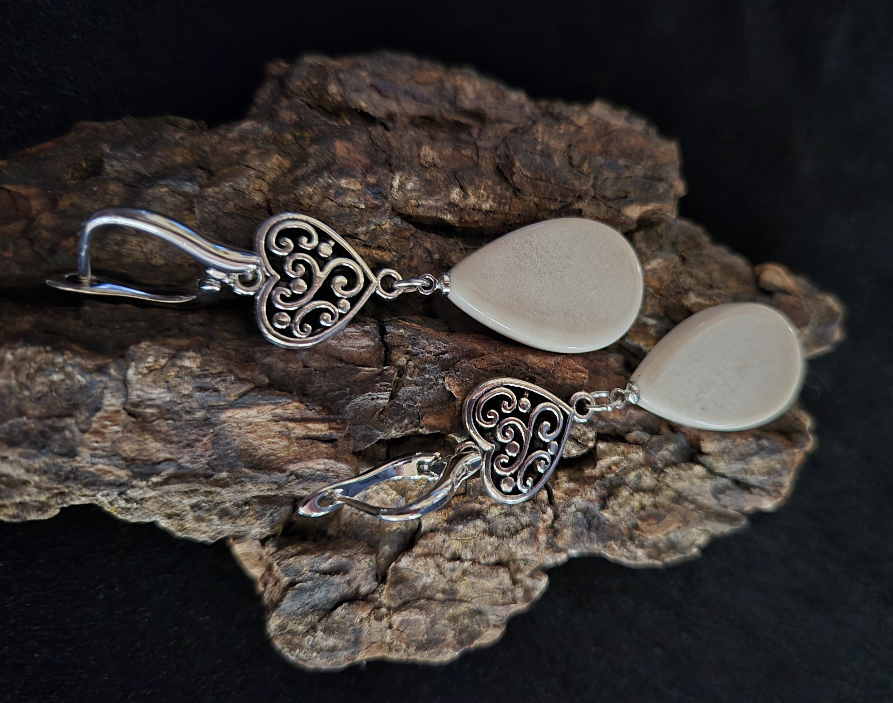 Auskarai iš briedžio rago / Moose antler earrings