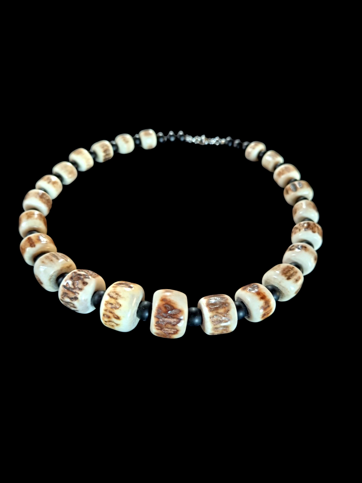 Vėrinys iš tauriojo elnio rago / Red deer antler necklace