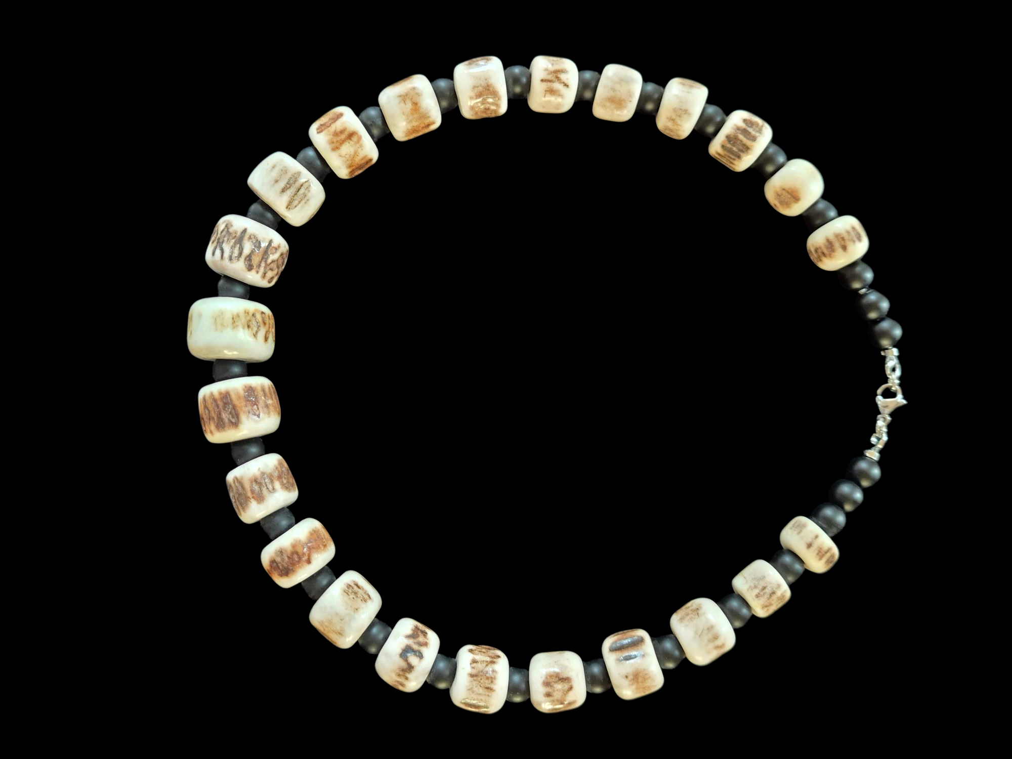Vėrinys iš tauriojo elnio rago / Red deer antler necklace