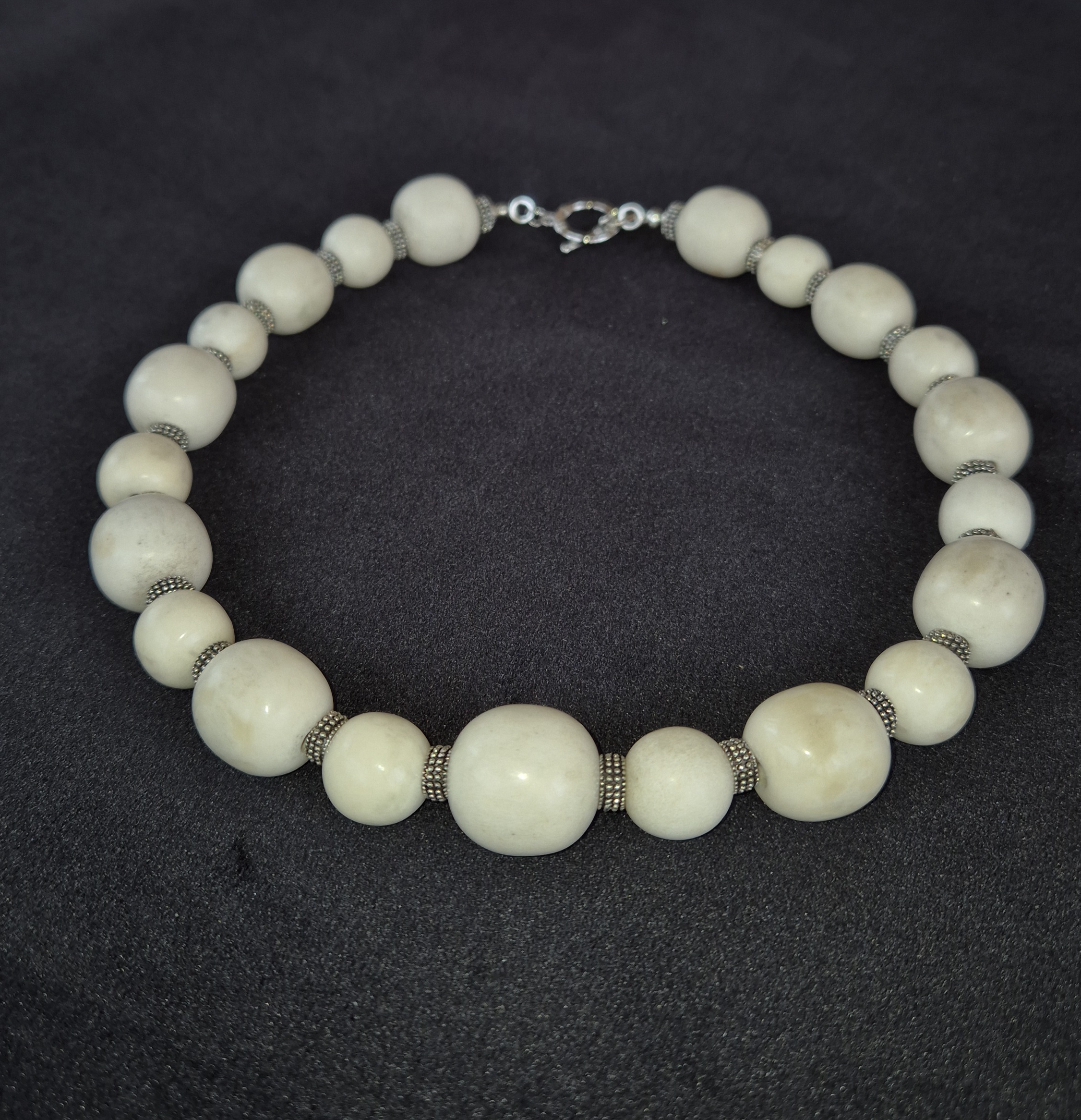 Karoliai iš briedžio rago / Moose antler necklace