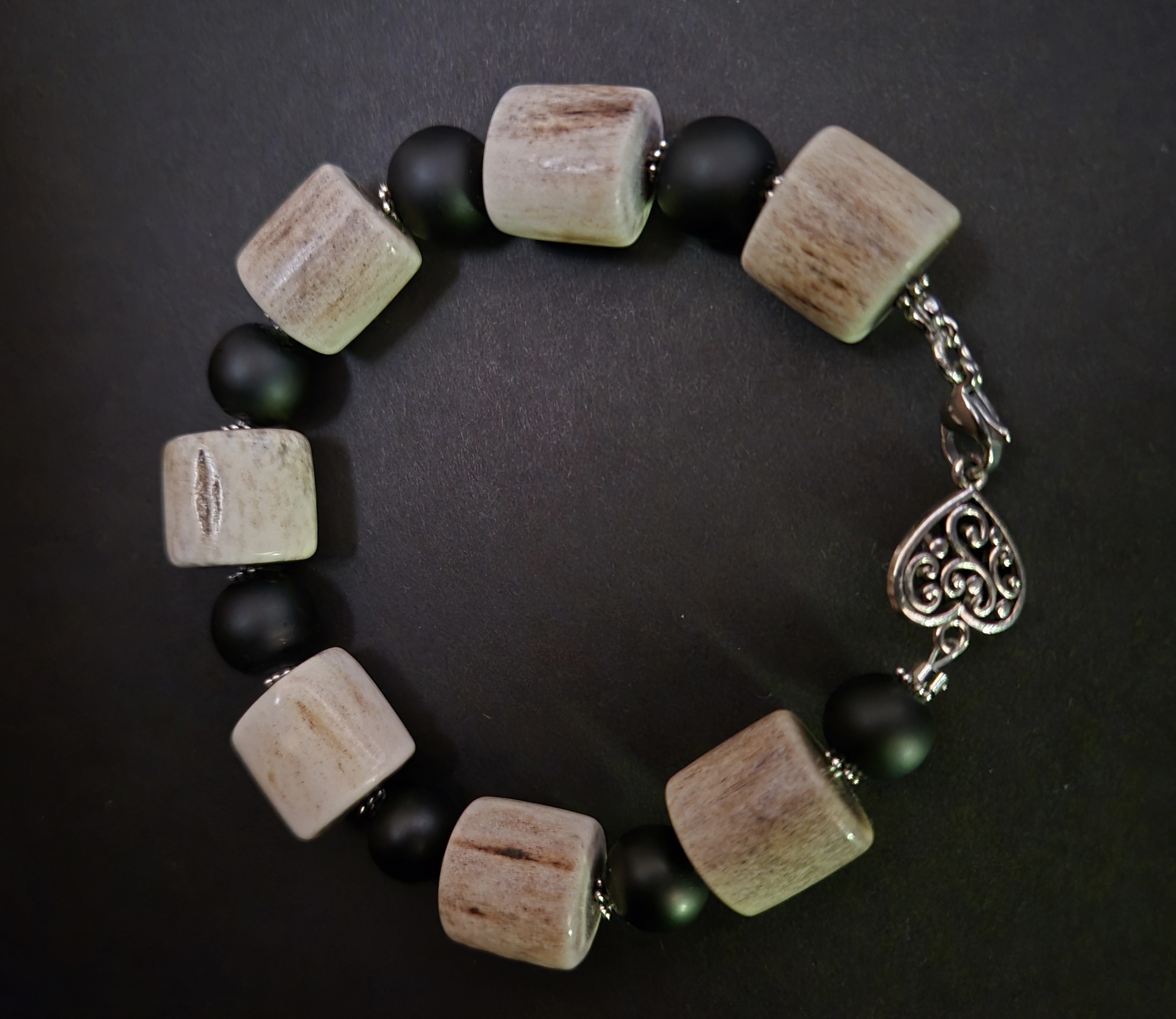 Apyrankė iš tauriojo elnio rago / Red deer antler bracelet