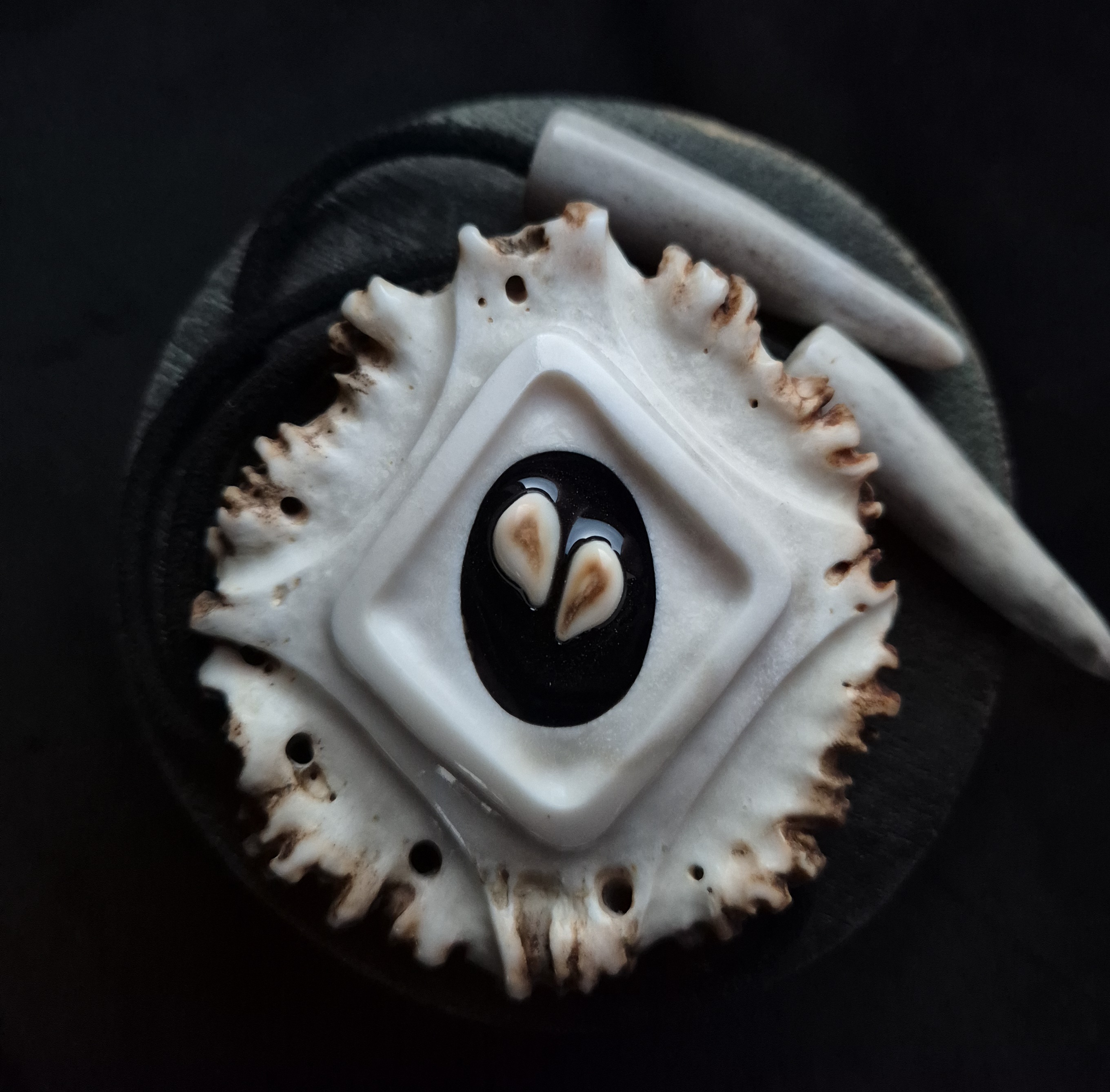 Kaklajuostė medžiotojui / Necklace for a hunter