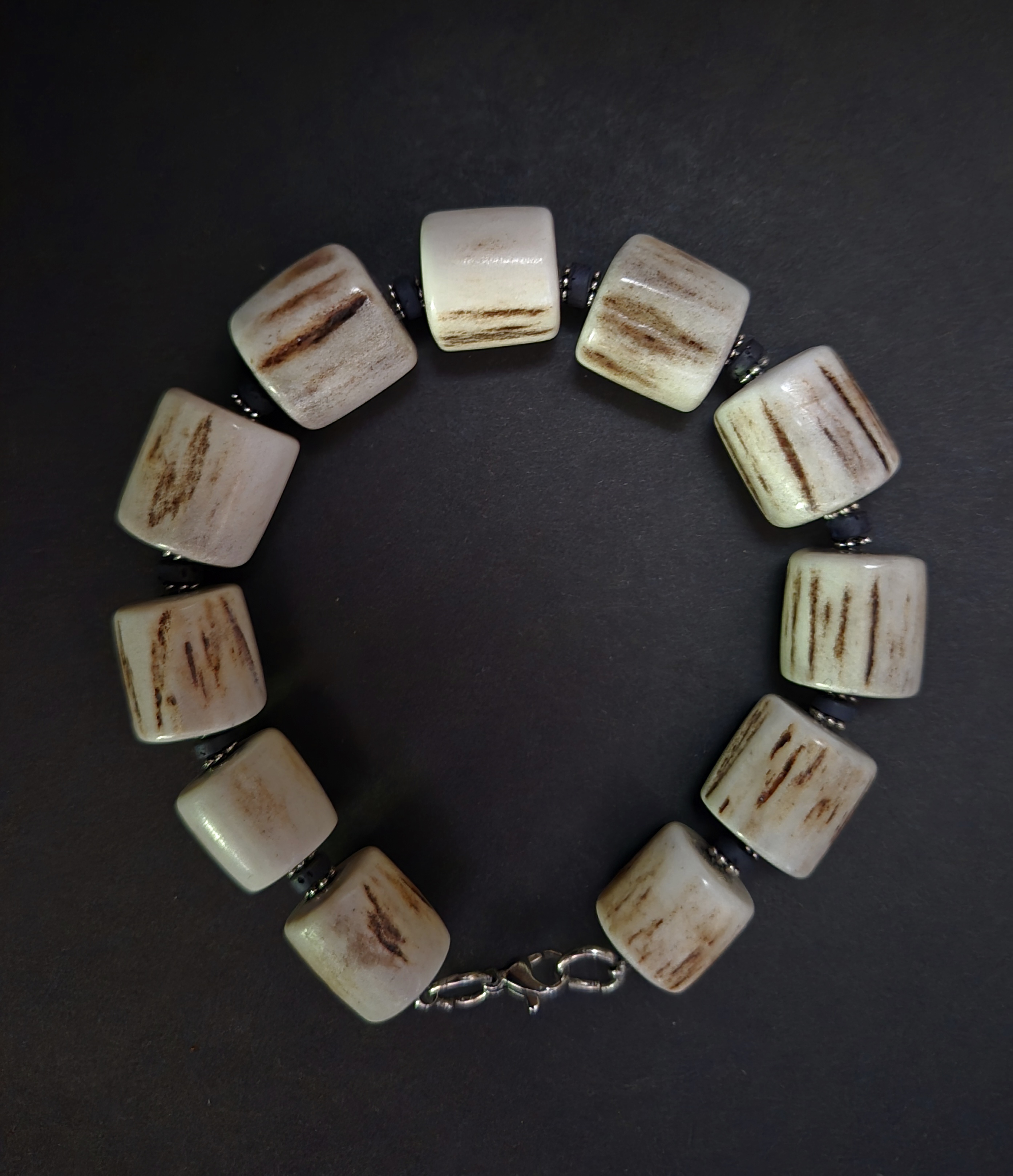 Apyrakė iš tauriojo elnio rago / Red deer antler bracelet