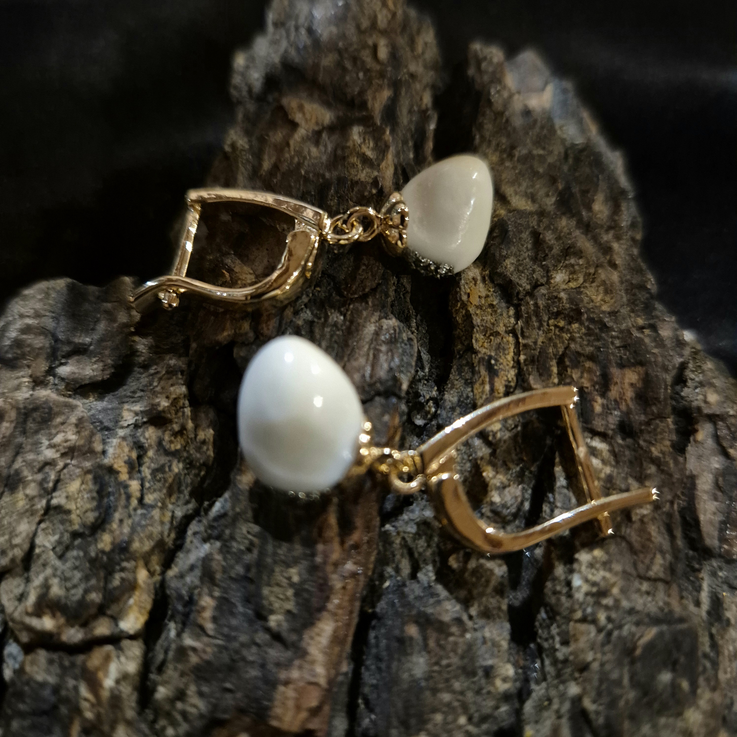 Auskarai iš tauriojo elnio dantų - ,,perlų" / Earrings of red deer teeth - ,,pearls"