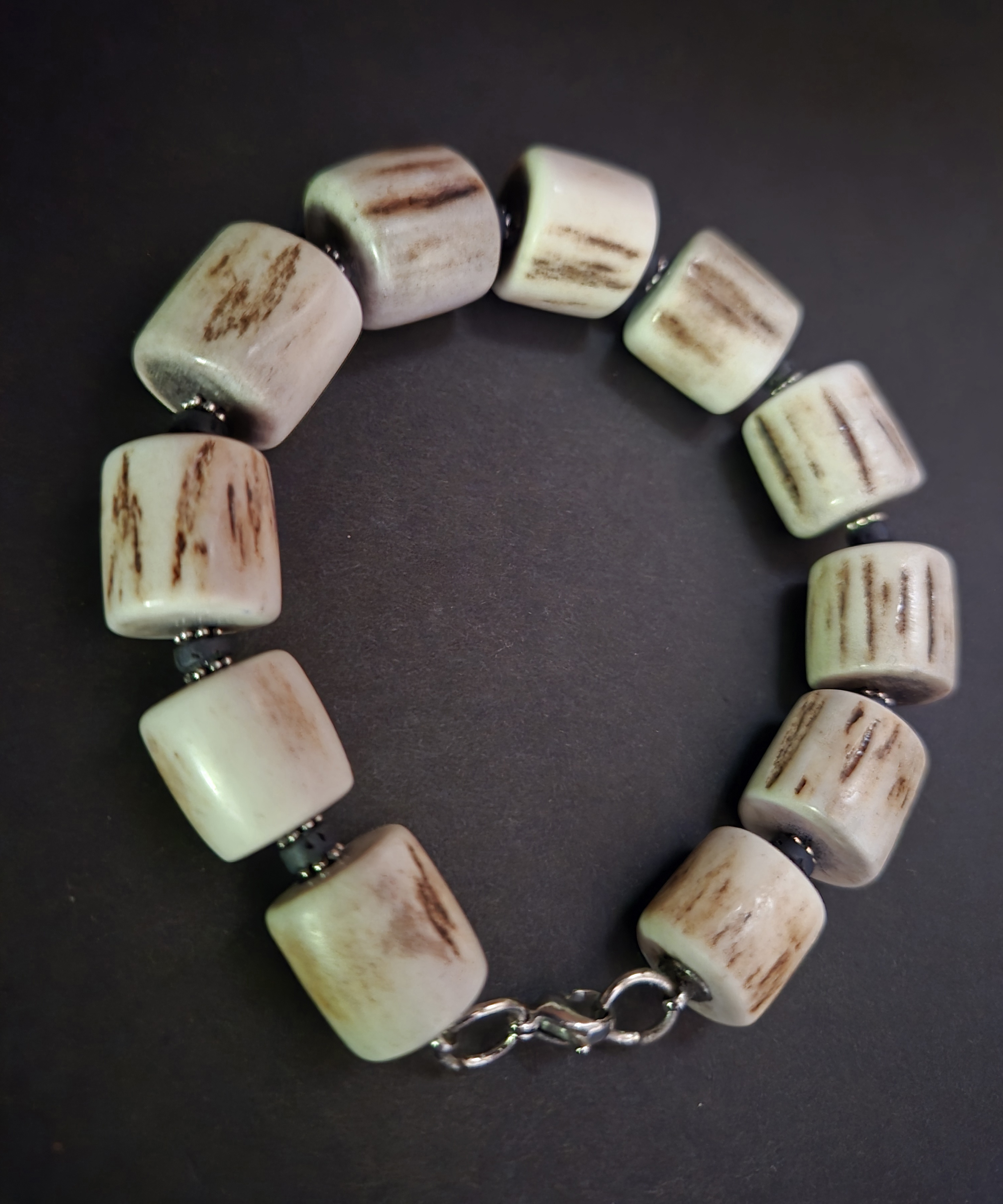 Apyrakė iš tauriojo elnio rago / Red deer antler bracelet