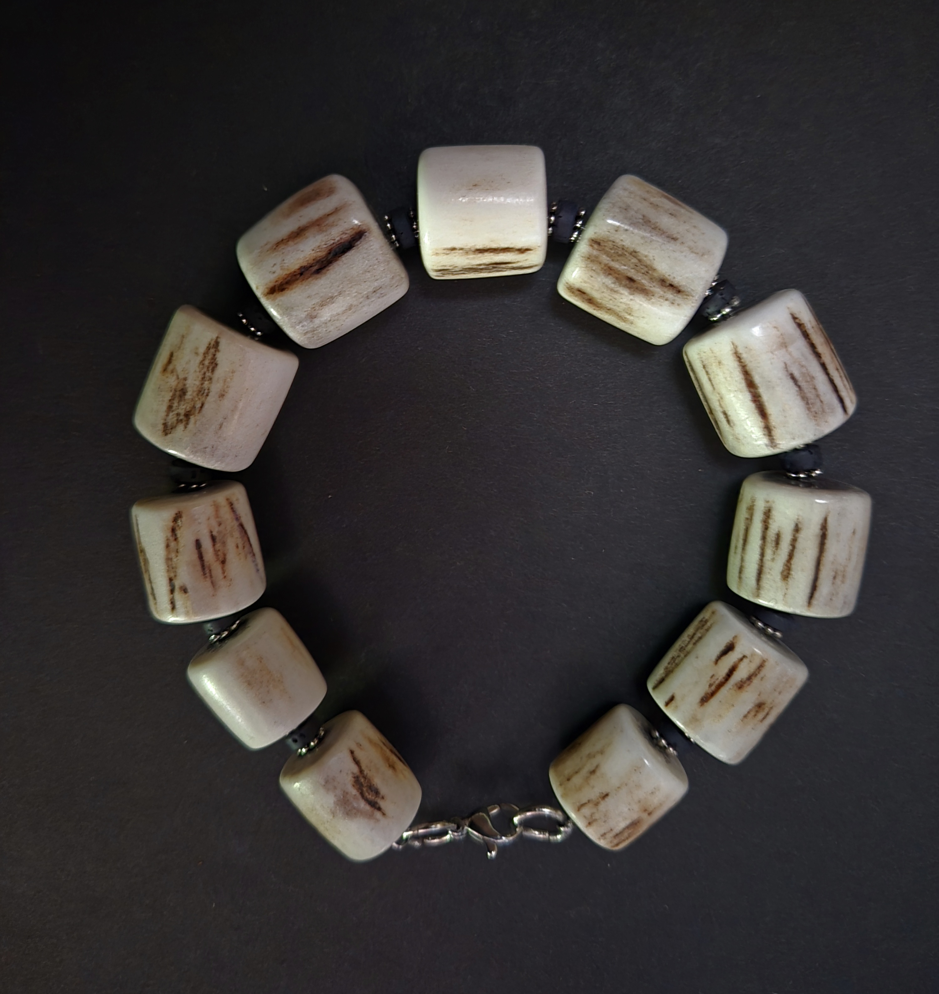 Apyrakė iš tauriojo elnio rago / Red deer antler bracelet