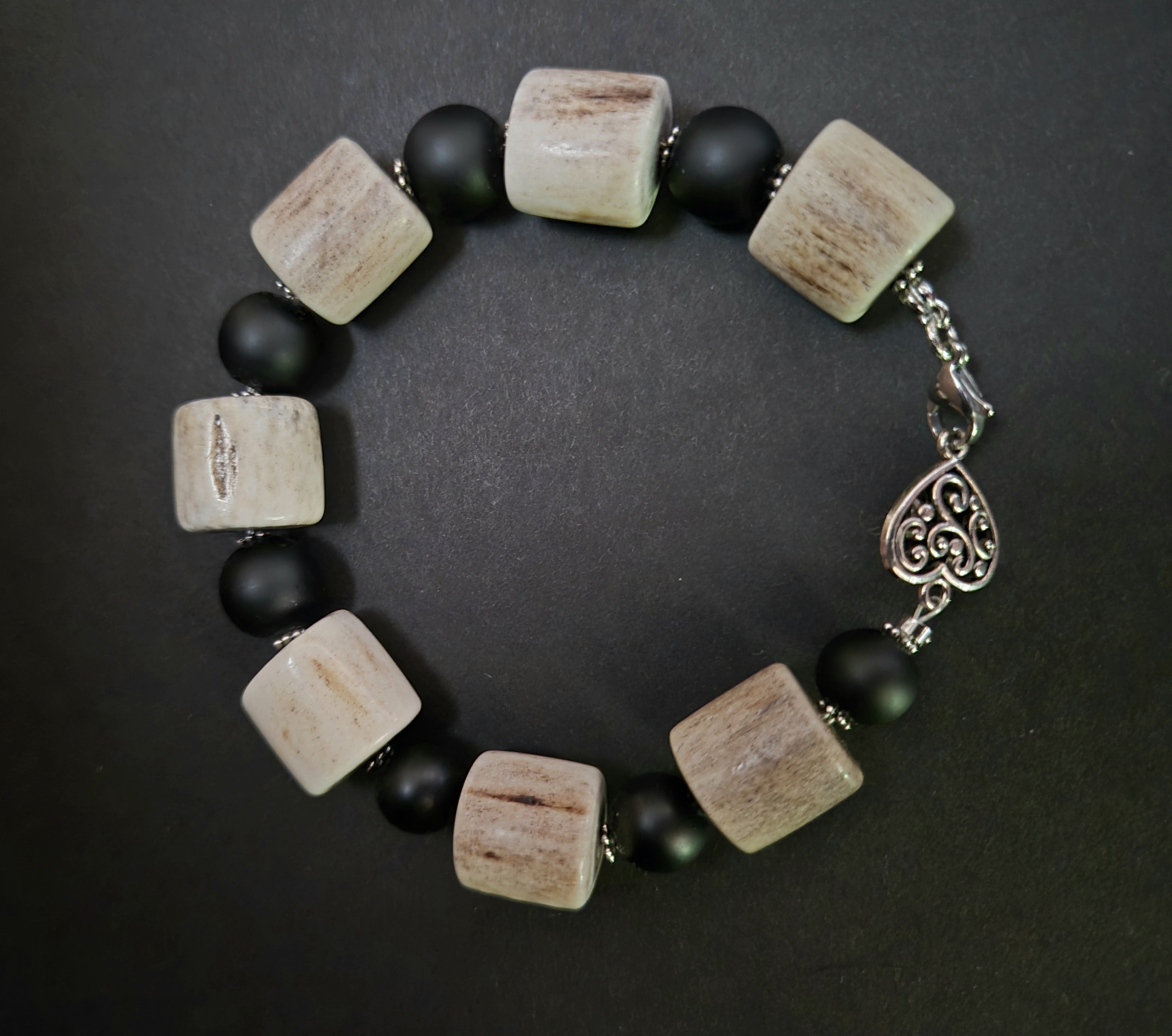 Apyrankė iš tauriojo elnio rago / Red deer antler bracelet