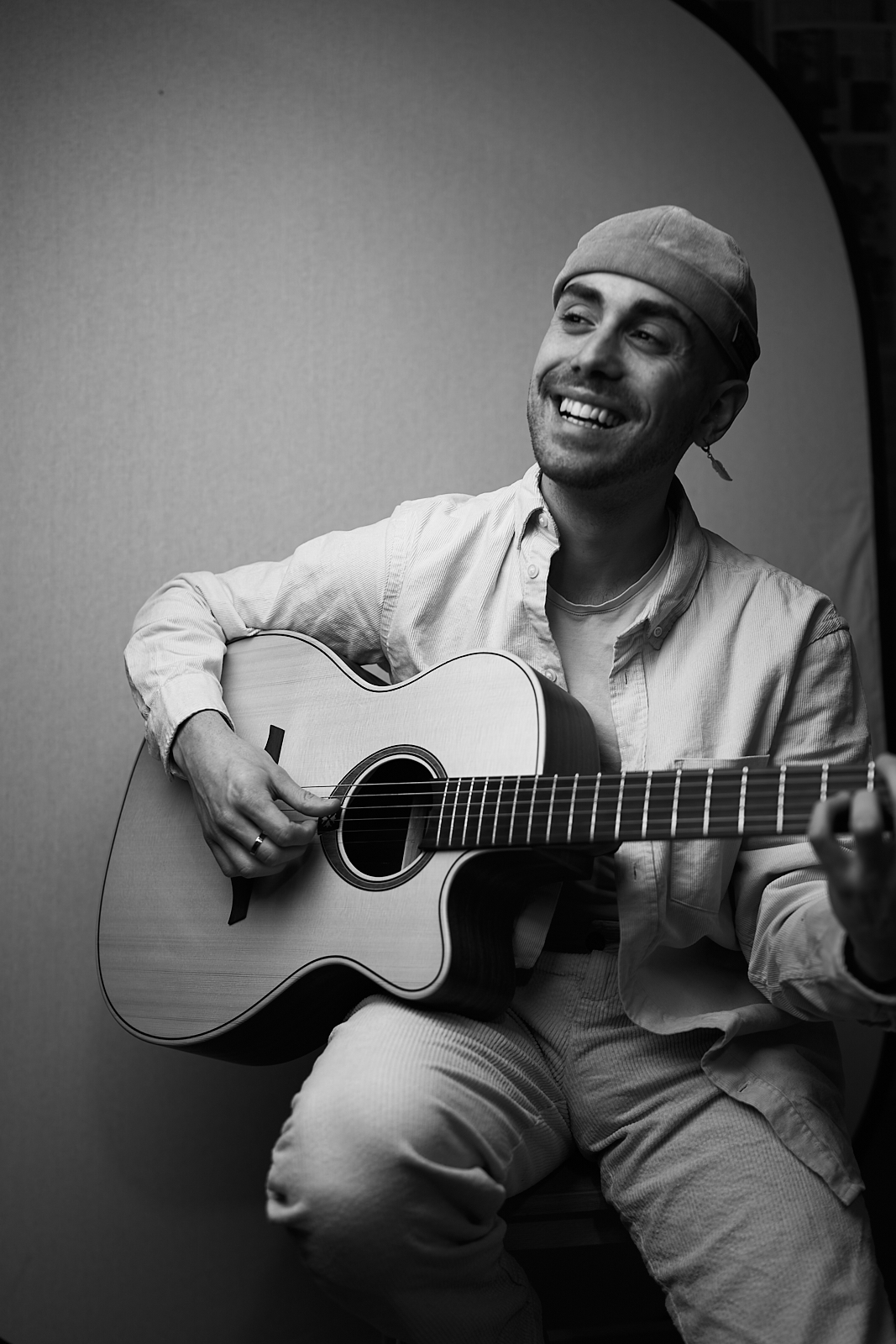 How to play modern guitar with a friendly and fast method