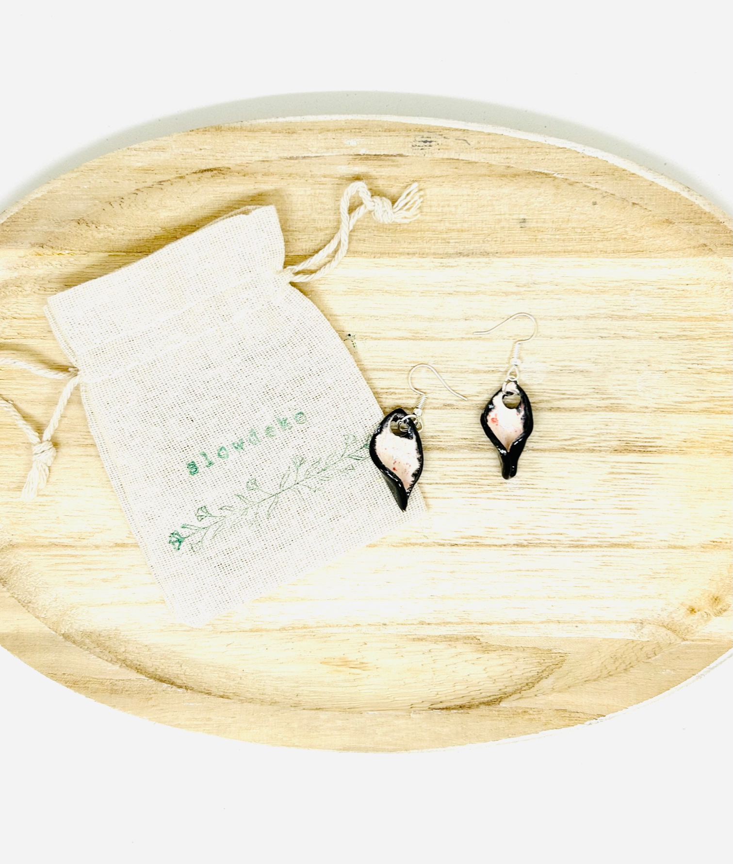 Boucles d'oreilles "pétale noir"