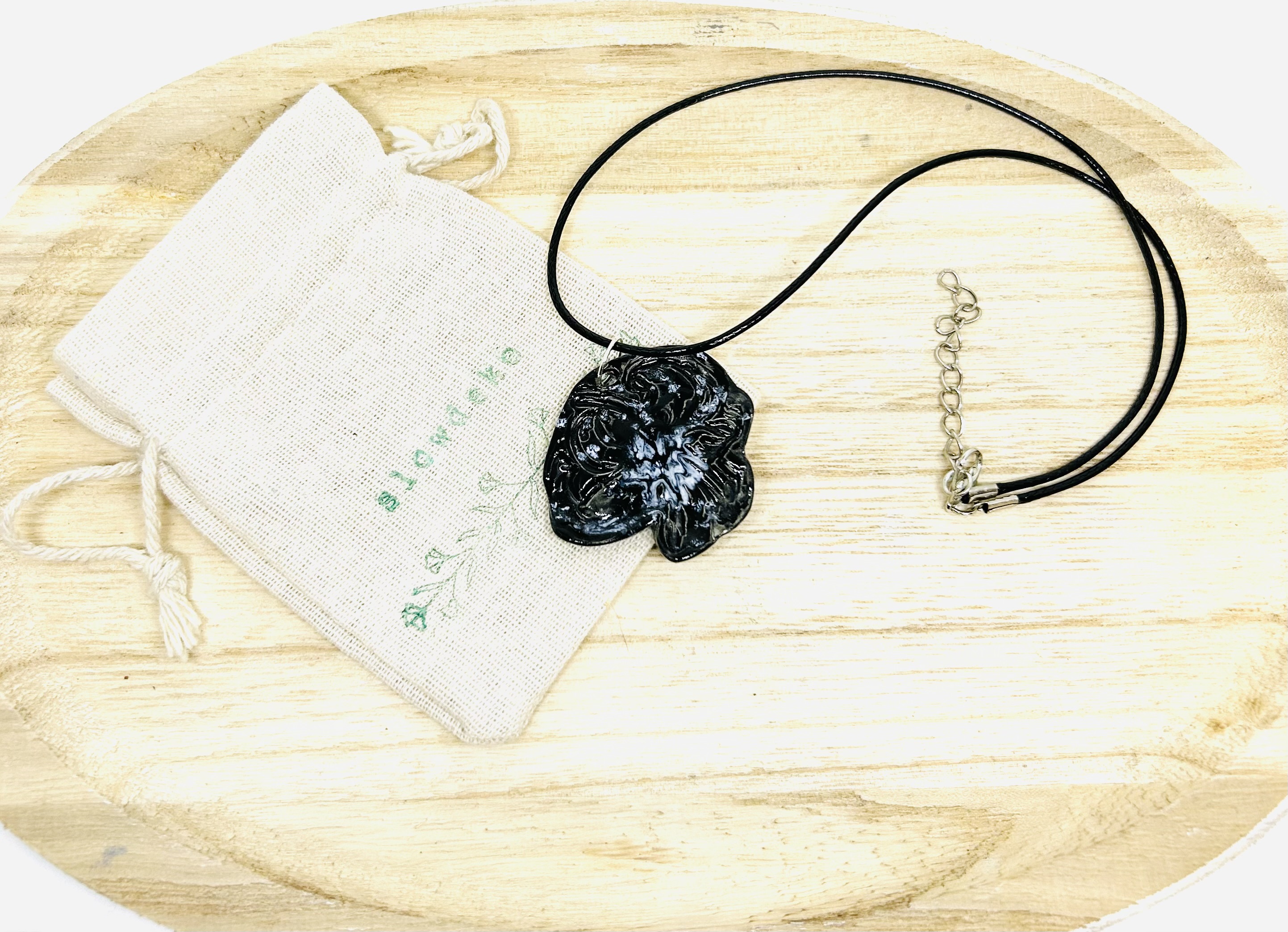 Collier "fleur noire"