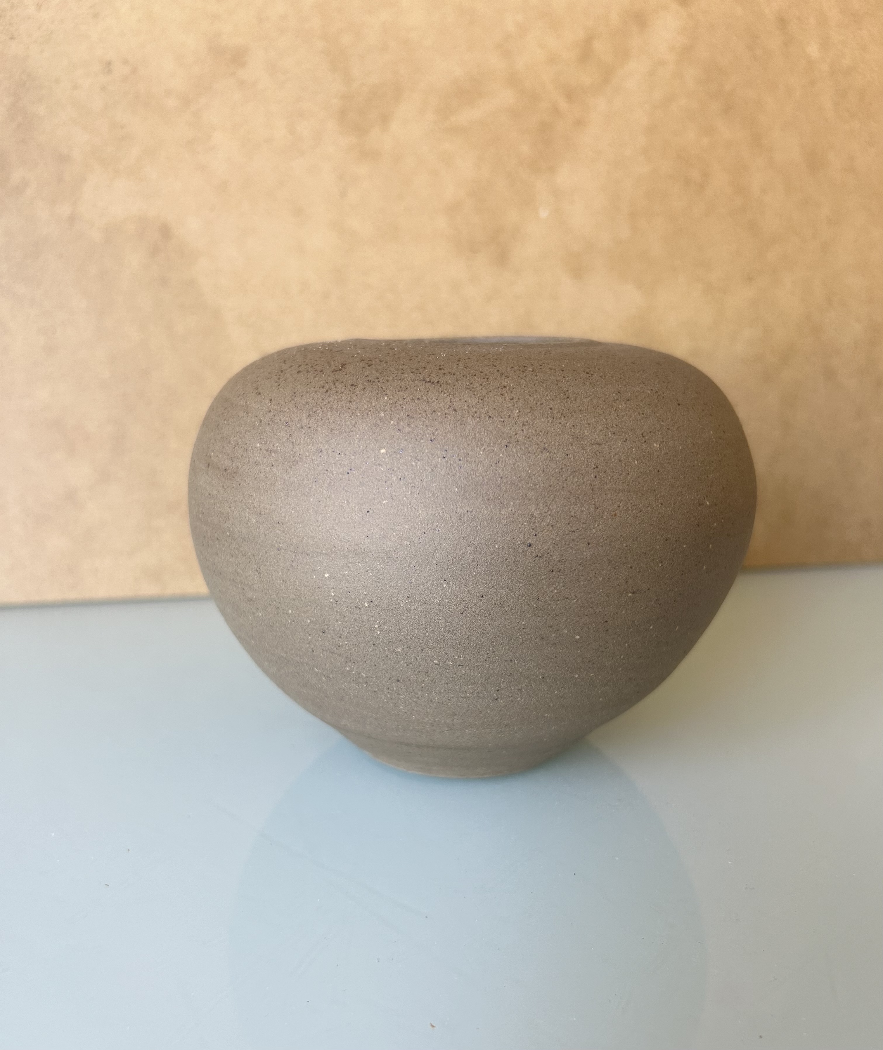 Vase boule en grès naturel