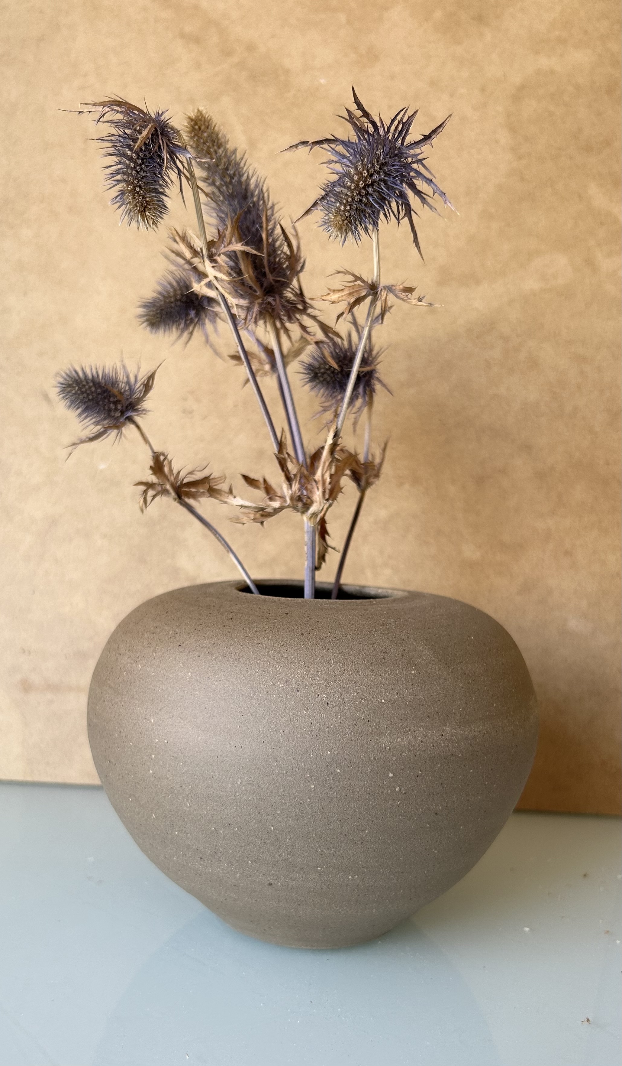 Vase boule en grès naturel