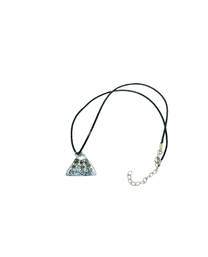 Collier "triangle des Bermudes"