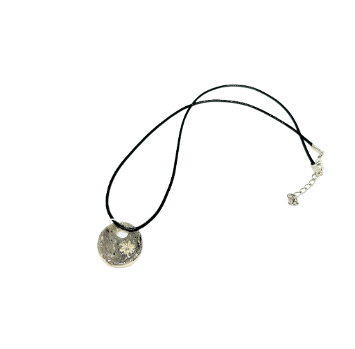 Collier "fleur timide"