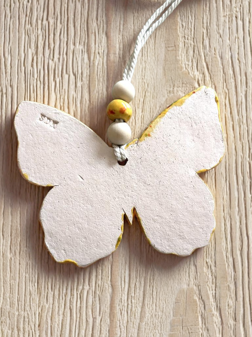 Diffuseur d'huile essentielle forme papillon en céramique jaune doré