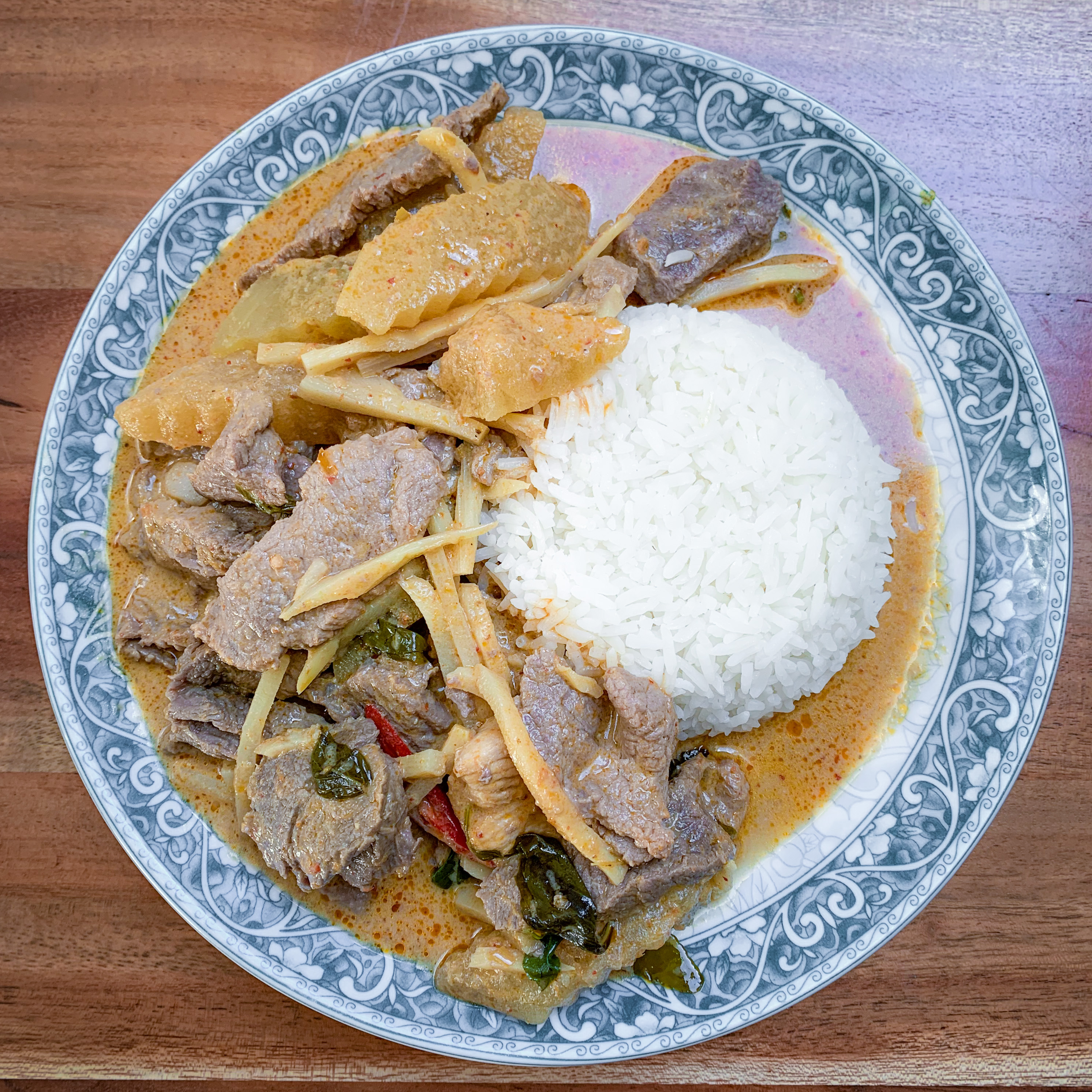 Grünes Curry mit Rindfleisch