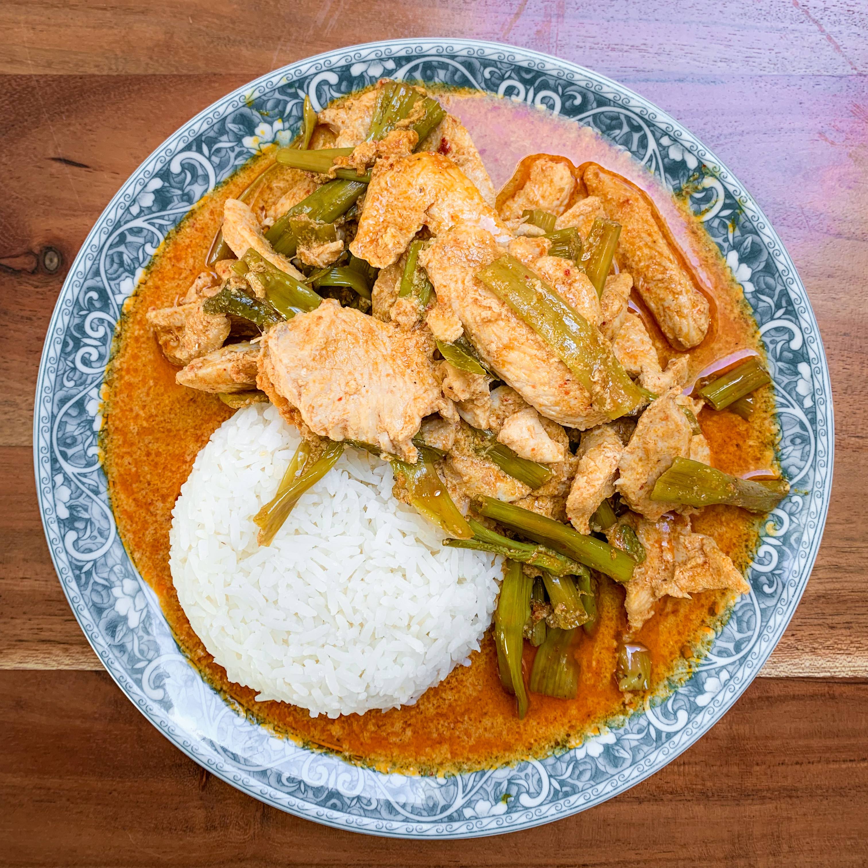 Rotes Curry mit Poulet