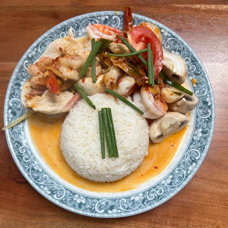 Poulet mit Zitronengras (mit Pilzen und Crevetten)