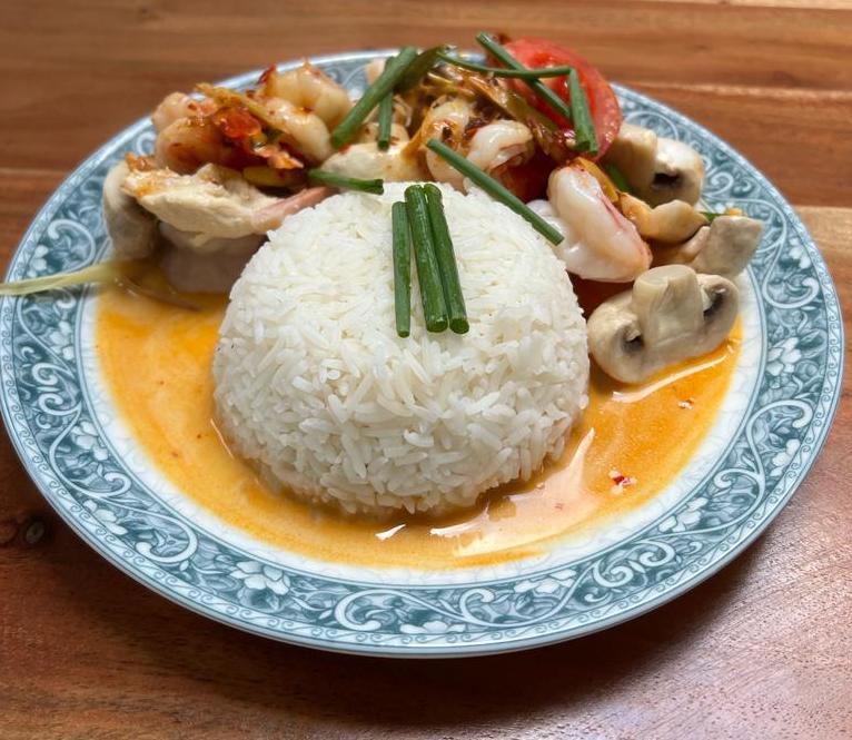 Poulet mit Zitronengras (mit Pilzen und Crevetten)