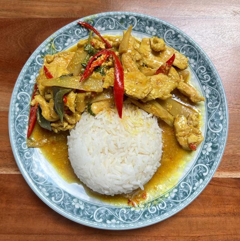 Poulet mit frischem gelbem Chili