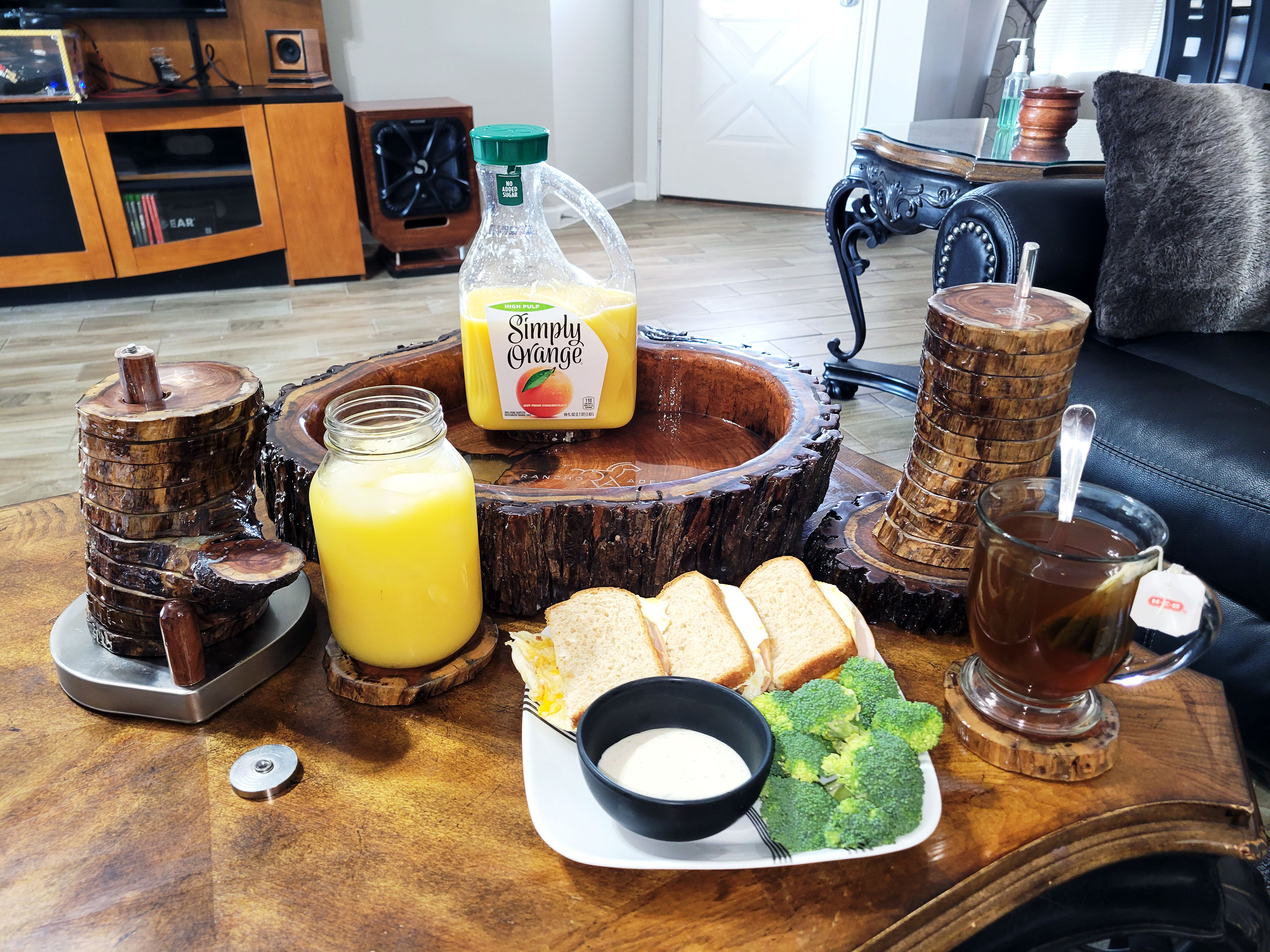 CHARGER TRAY AND COASTER SET