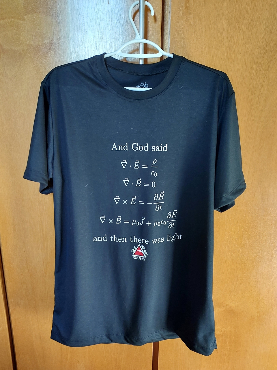 Camisa equações de Maxwell Forma Diferencial