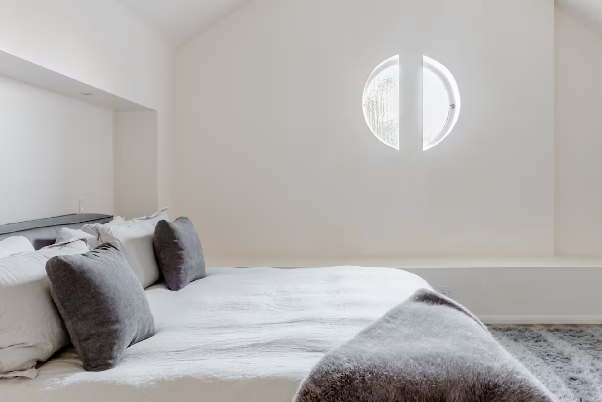 King Bedroom with En Suite Bath