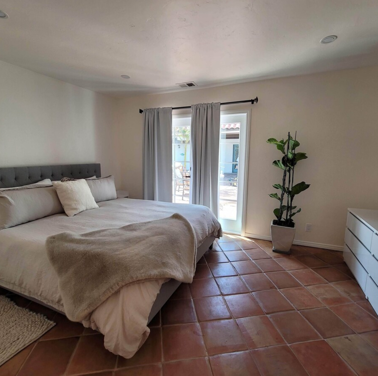 King Bedroom with En Suite Bath