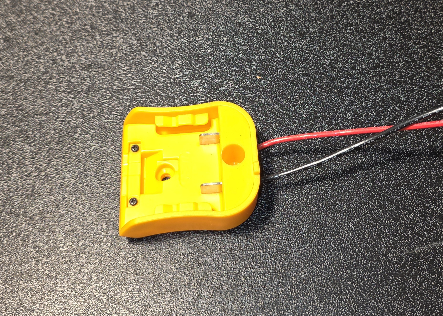 "Dew Yellow" 12 volt li-ion battery Adapter. Requires "Dew Yellow" 12v Battery
