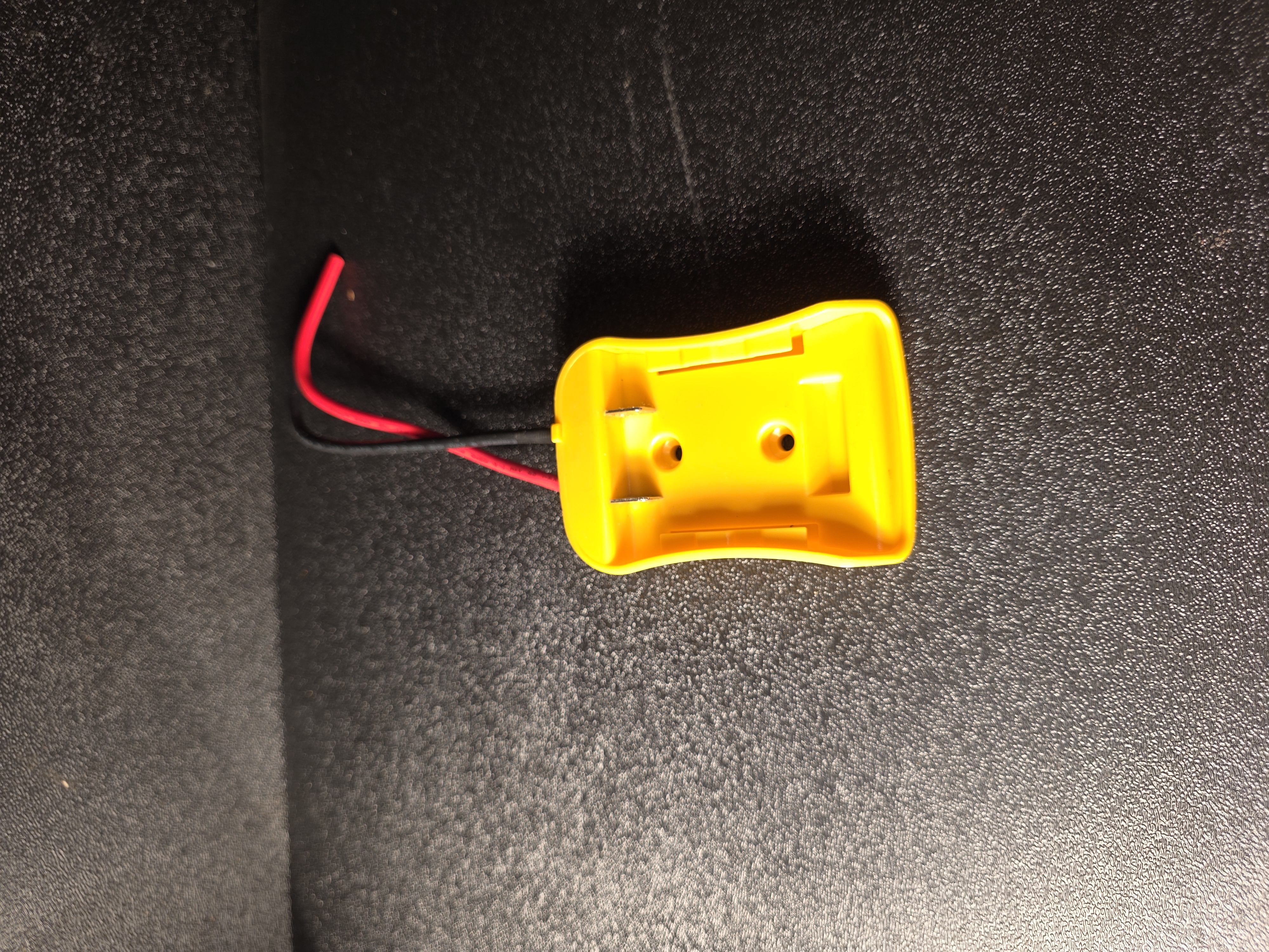 "Dew Yellow" 20v Battery Adapter. Requires "Dew Yellow" 20v Li-ion Battery Pack.
