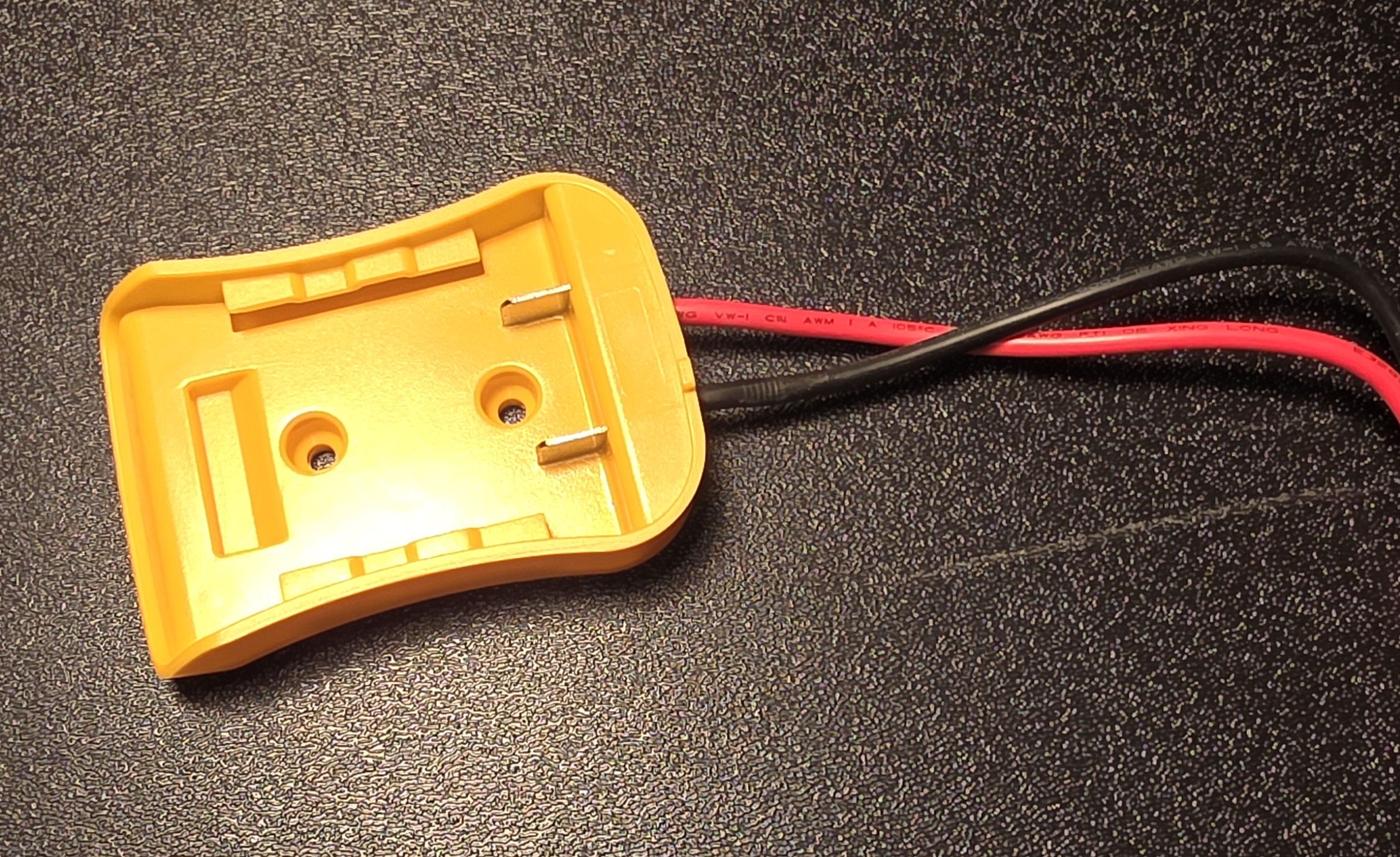 "Dew Yellow" 20v Battery Adapter. Requires "Dew Yellow" 20v Li-ion Battery Pack.