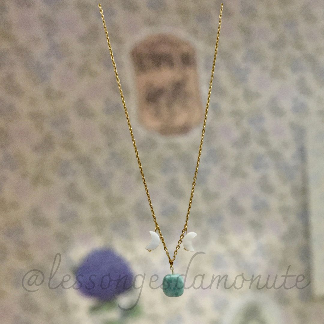 Collier Lunaison : pierre de lune et coquillages nacrés