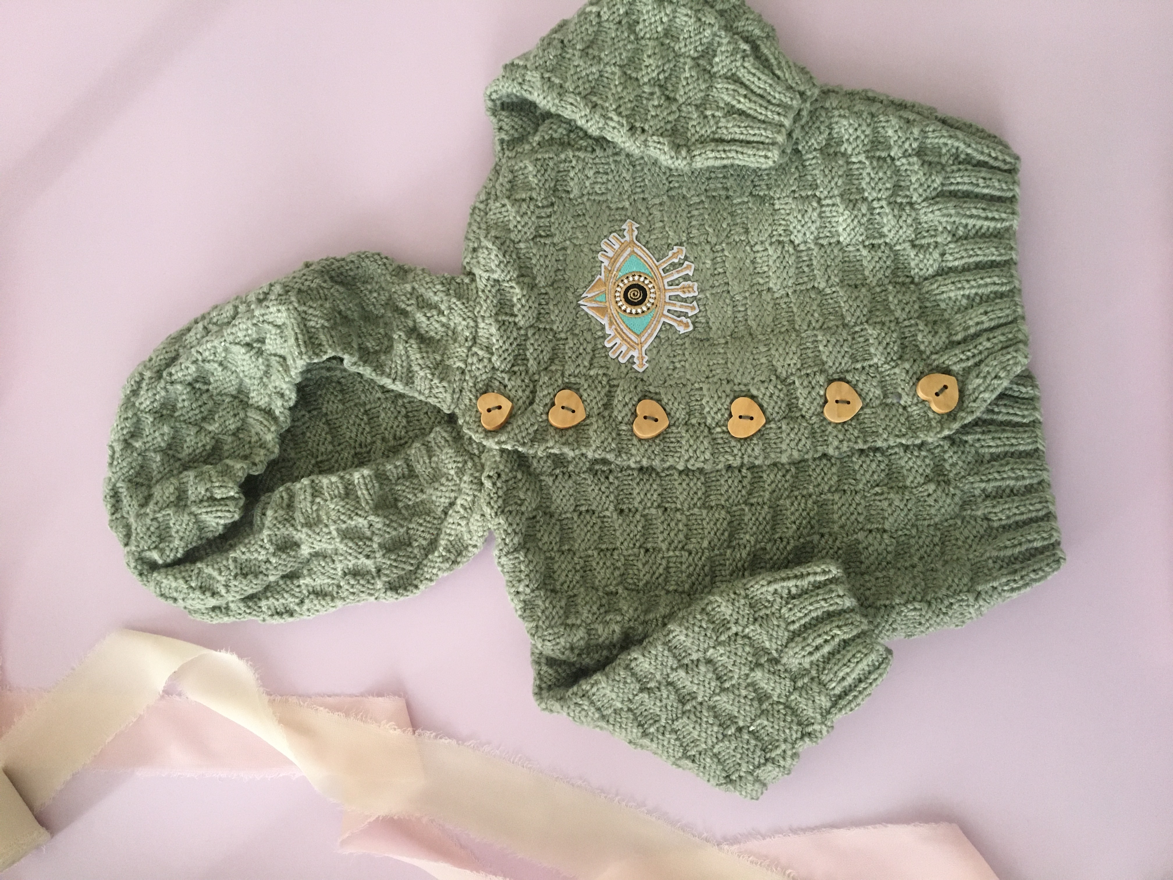 BOX FÉÉRIE : gilet à capuche “cœurs” 0-3 mois