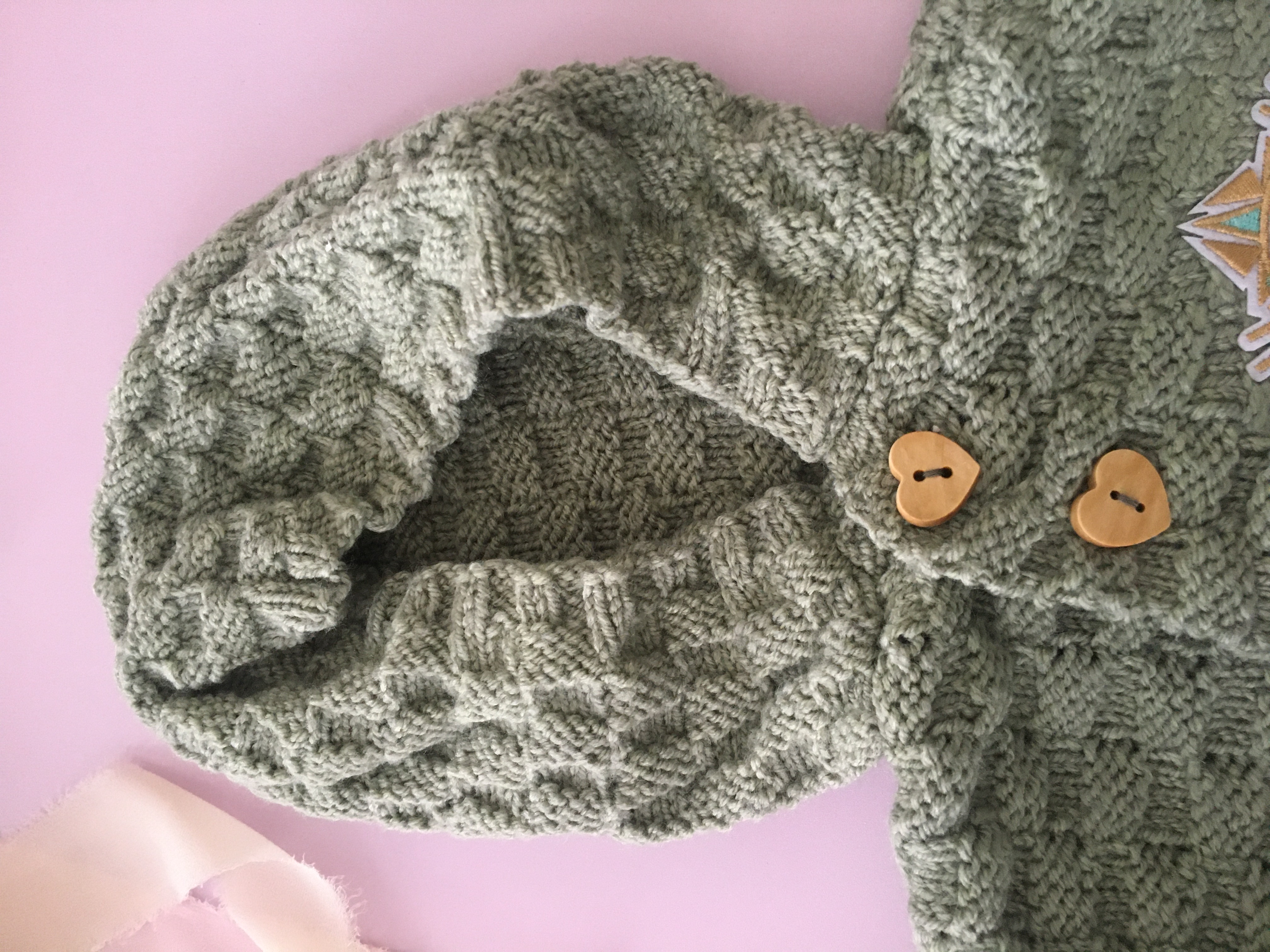 BOX FÉÉRIE : gilet à capuche “cœurs” 0-3 mois