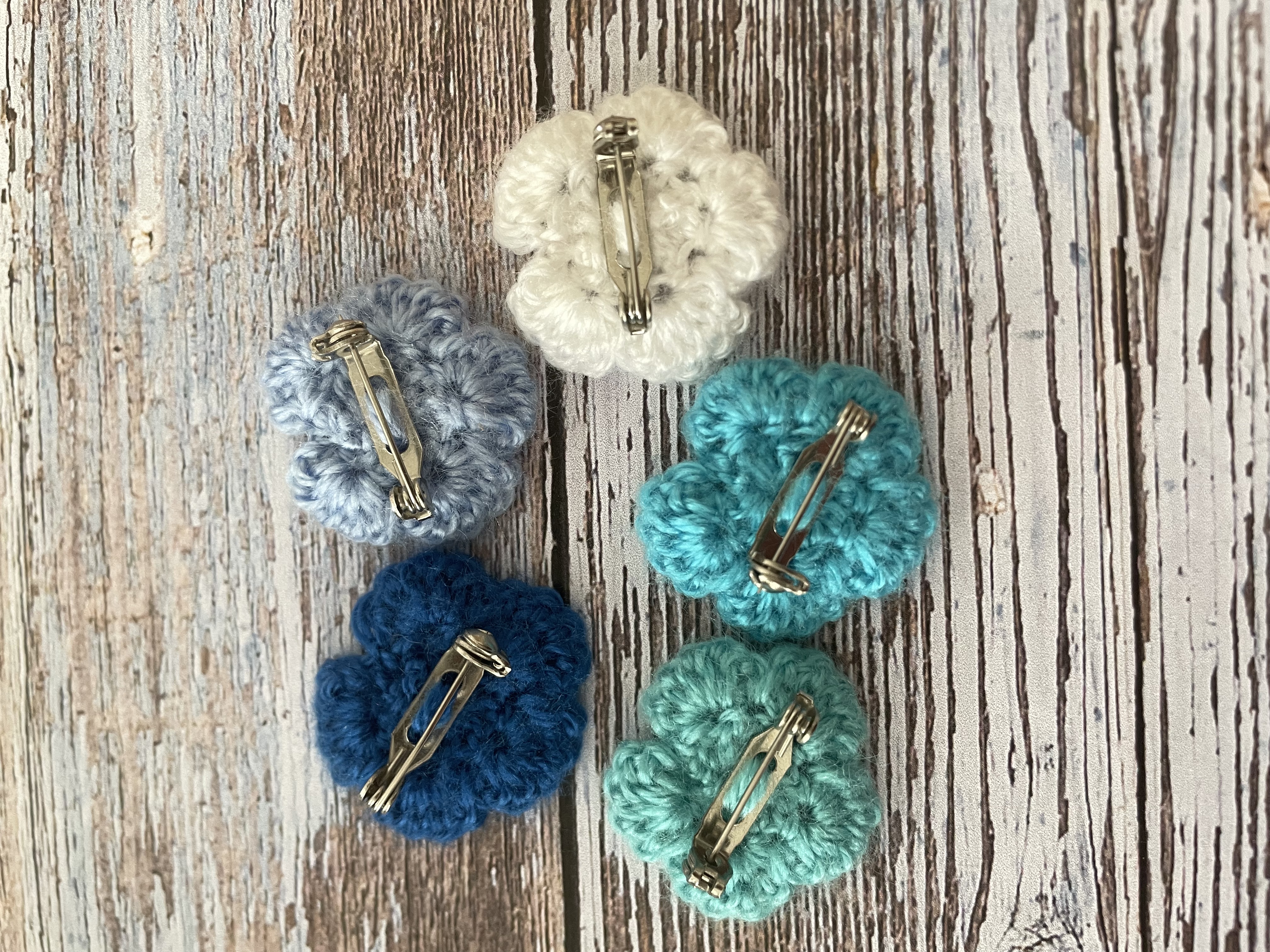 Broches fleurs : écume
