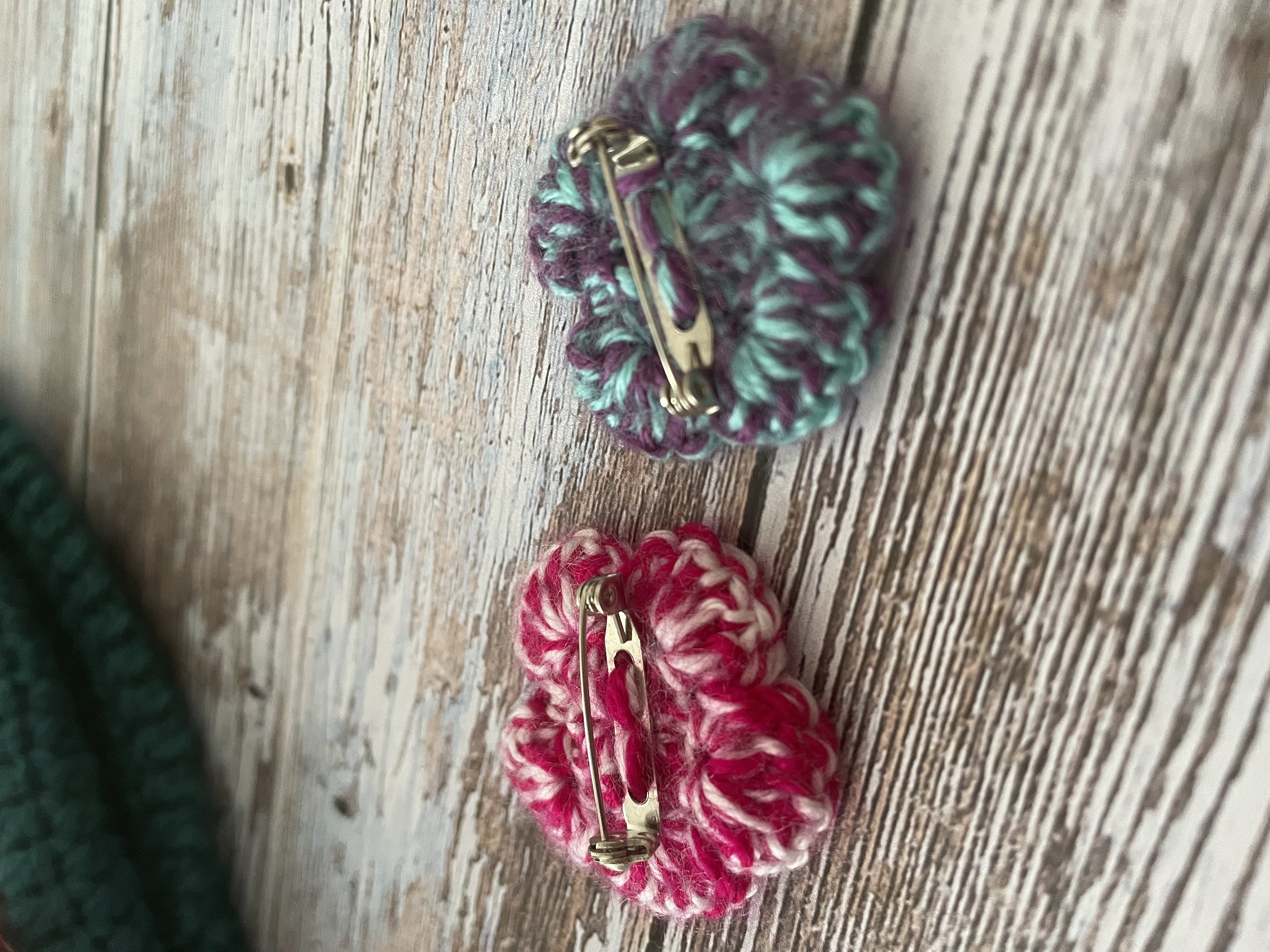 Broches fleurs : bonbons