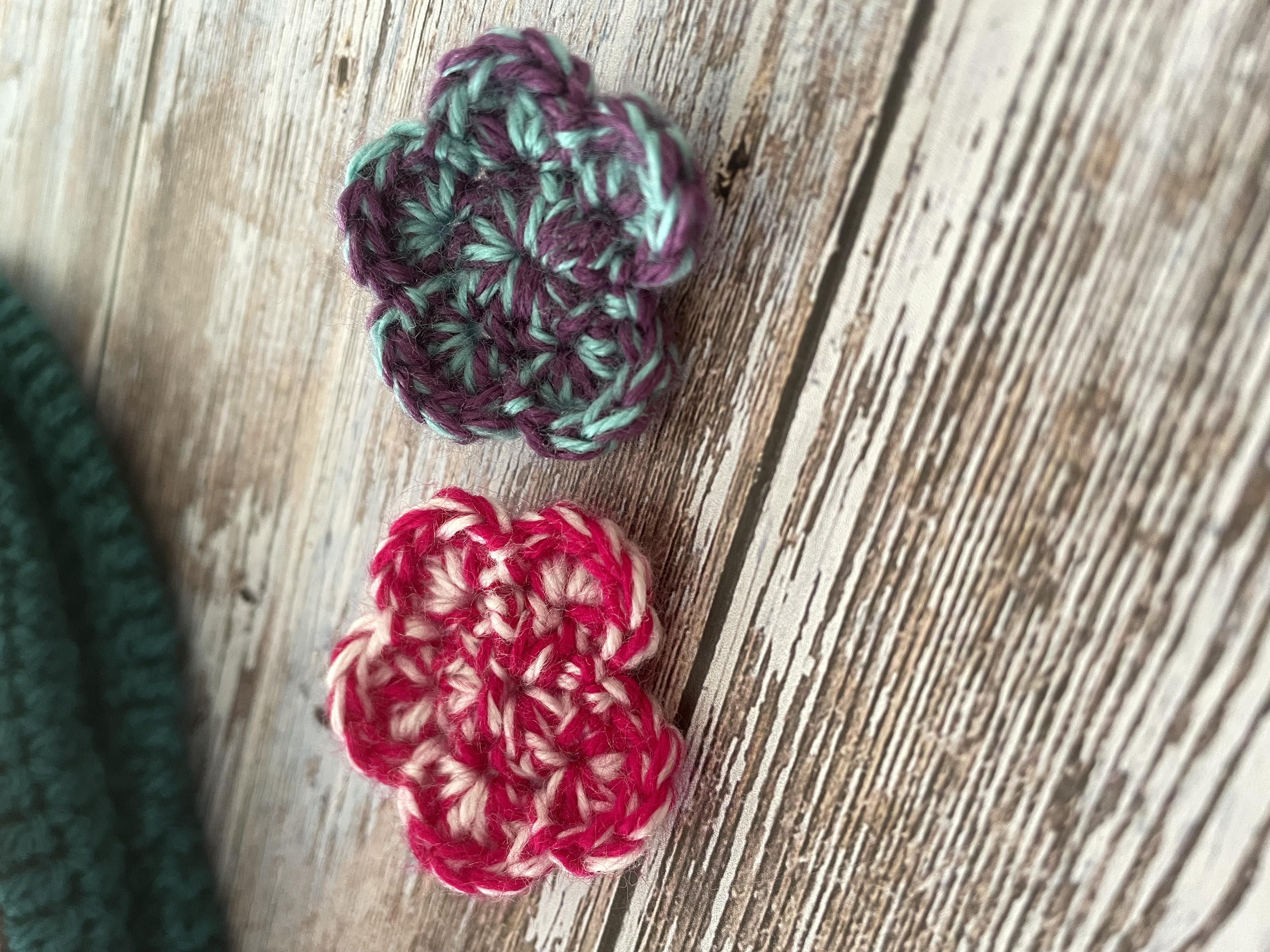 Broches fleurs : bonbons