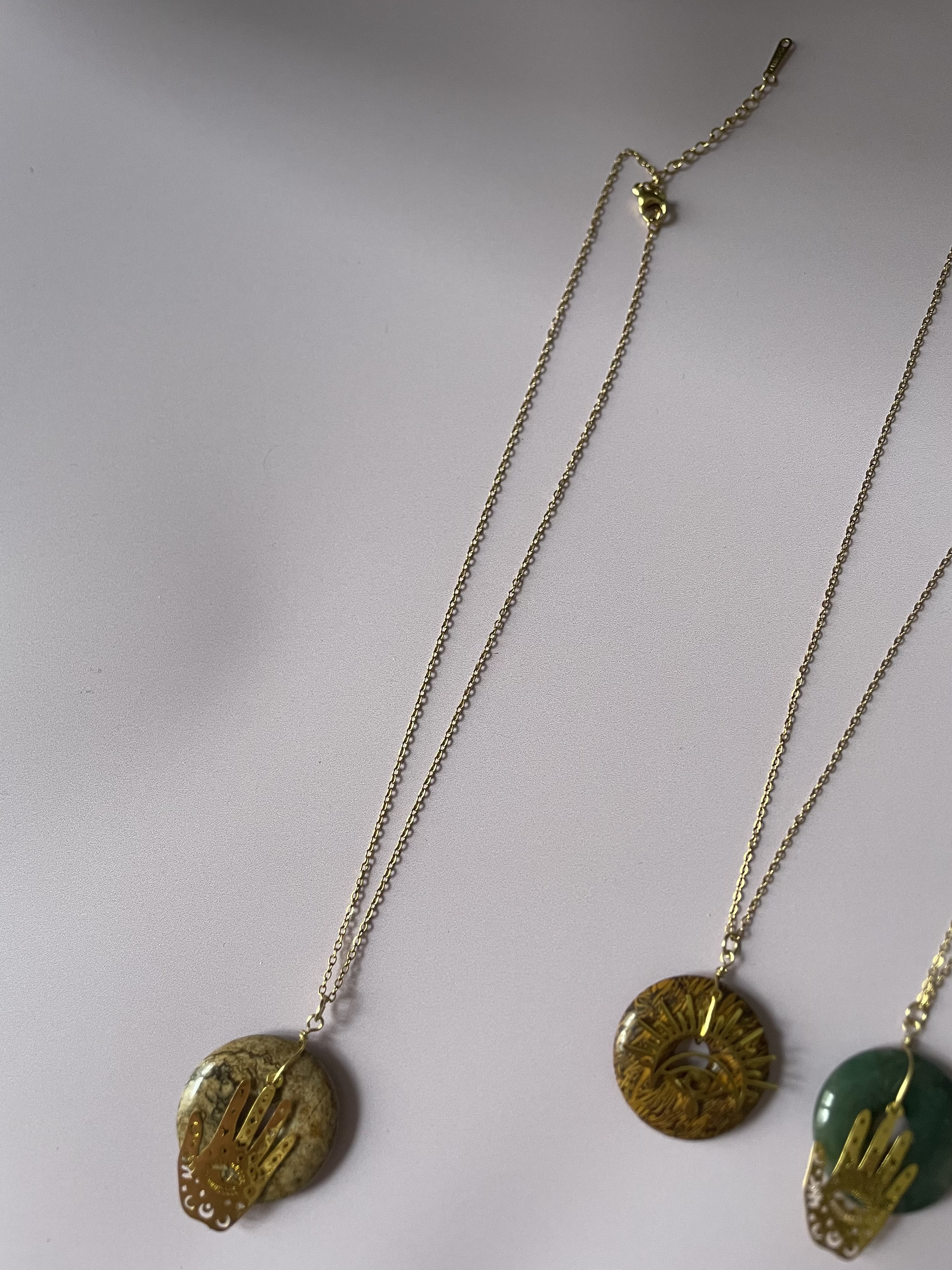 Collier MERVEILLE : jaspe paysage - main