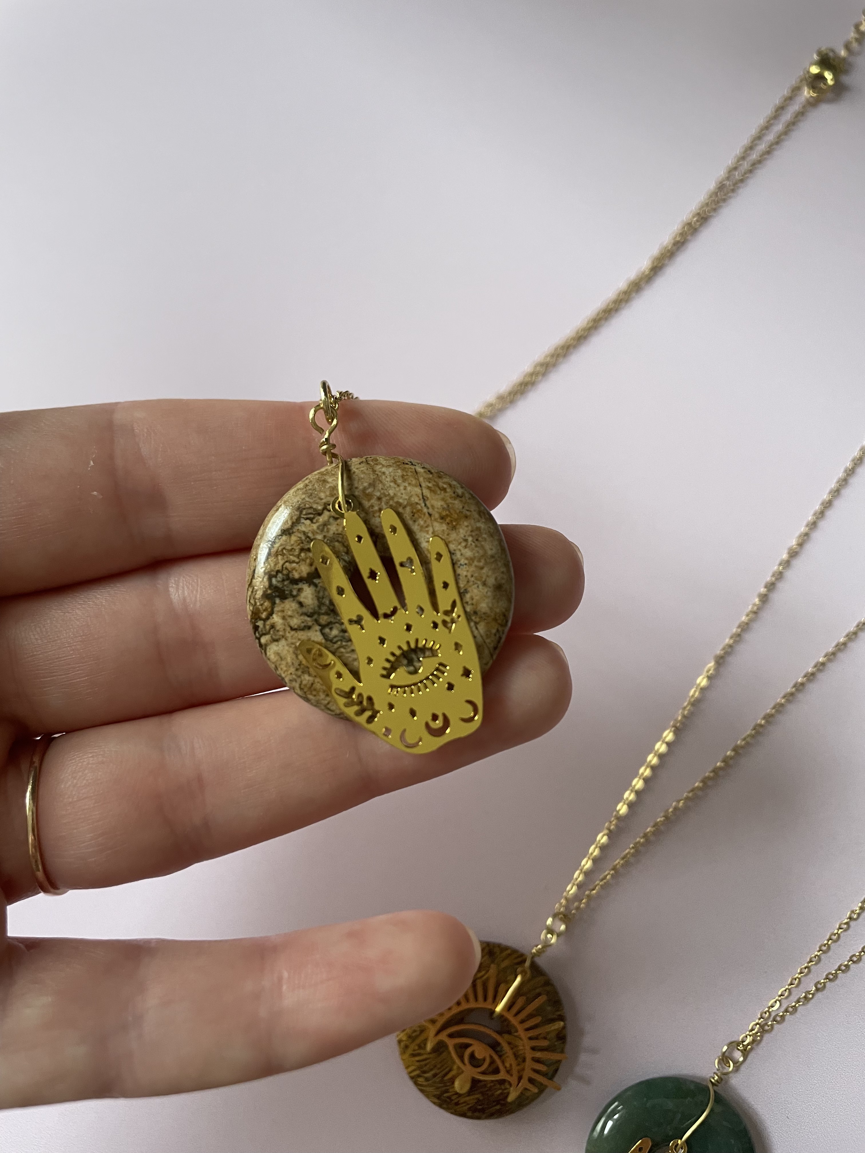 Collier MERVEILLE : jaspe paysage - main