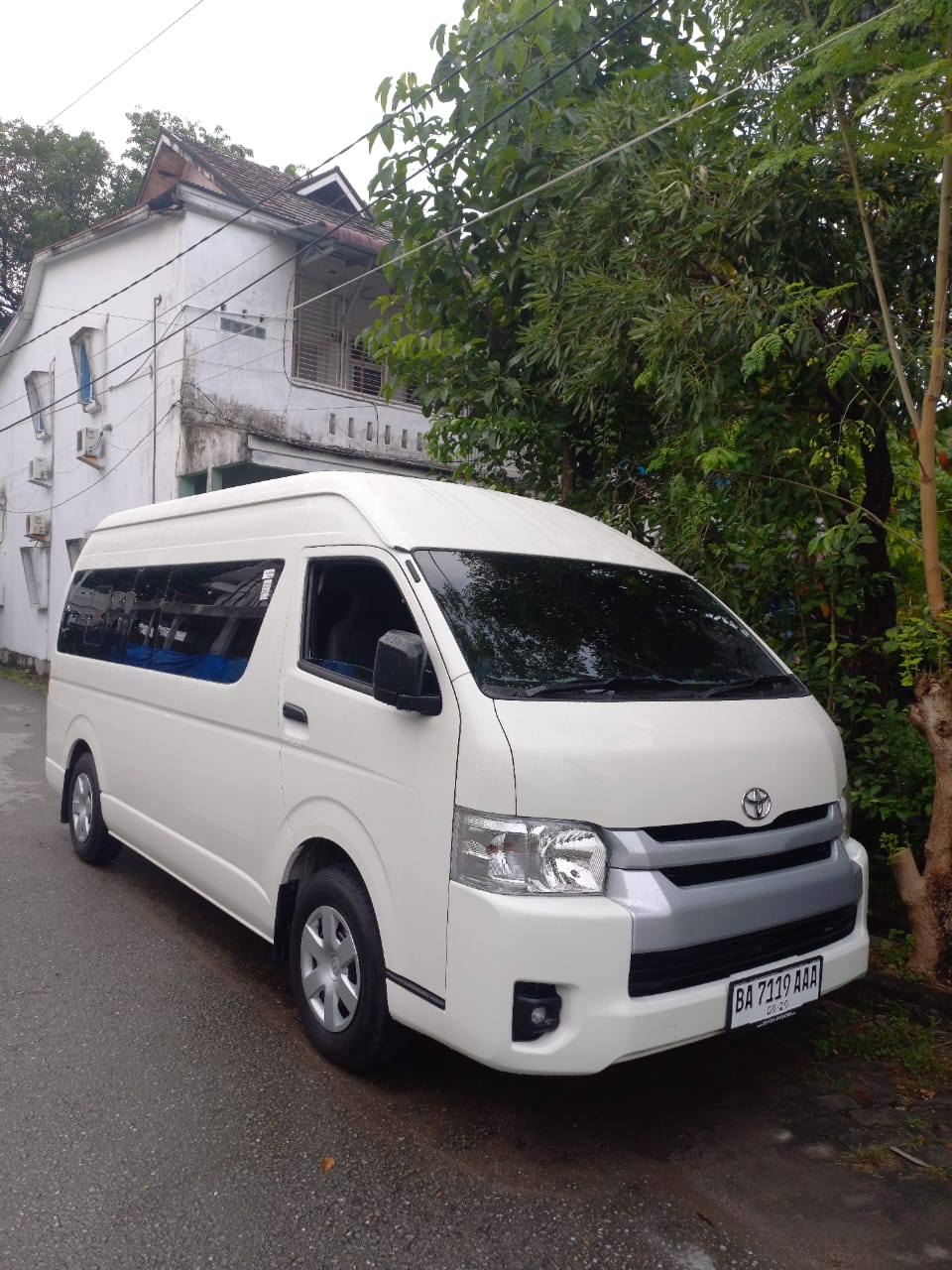 Rental Mobil Hiace